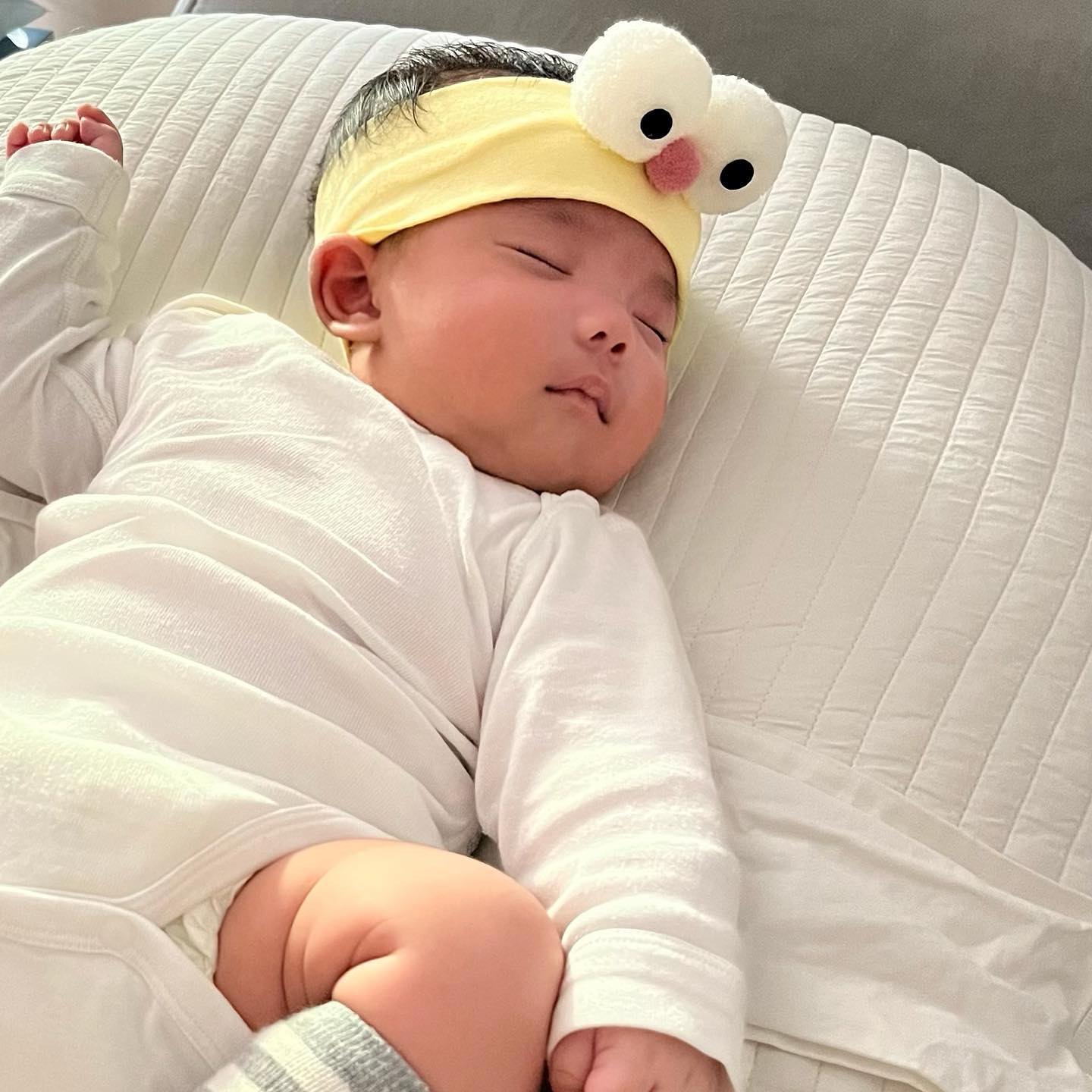 민유 D+73 🧸✨
나랑 눈마주치면서 옹알옹알 주먹고기 촵촵하는 송미뉴
요즘 오빠랑 민유가 너무 귀여워쥬게땽 사랑스러워 징쨔…👶🏻🖤