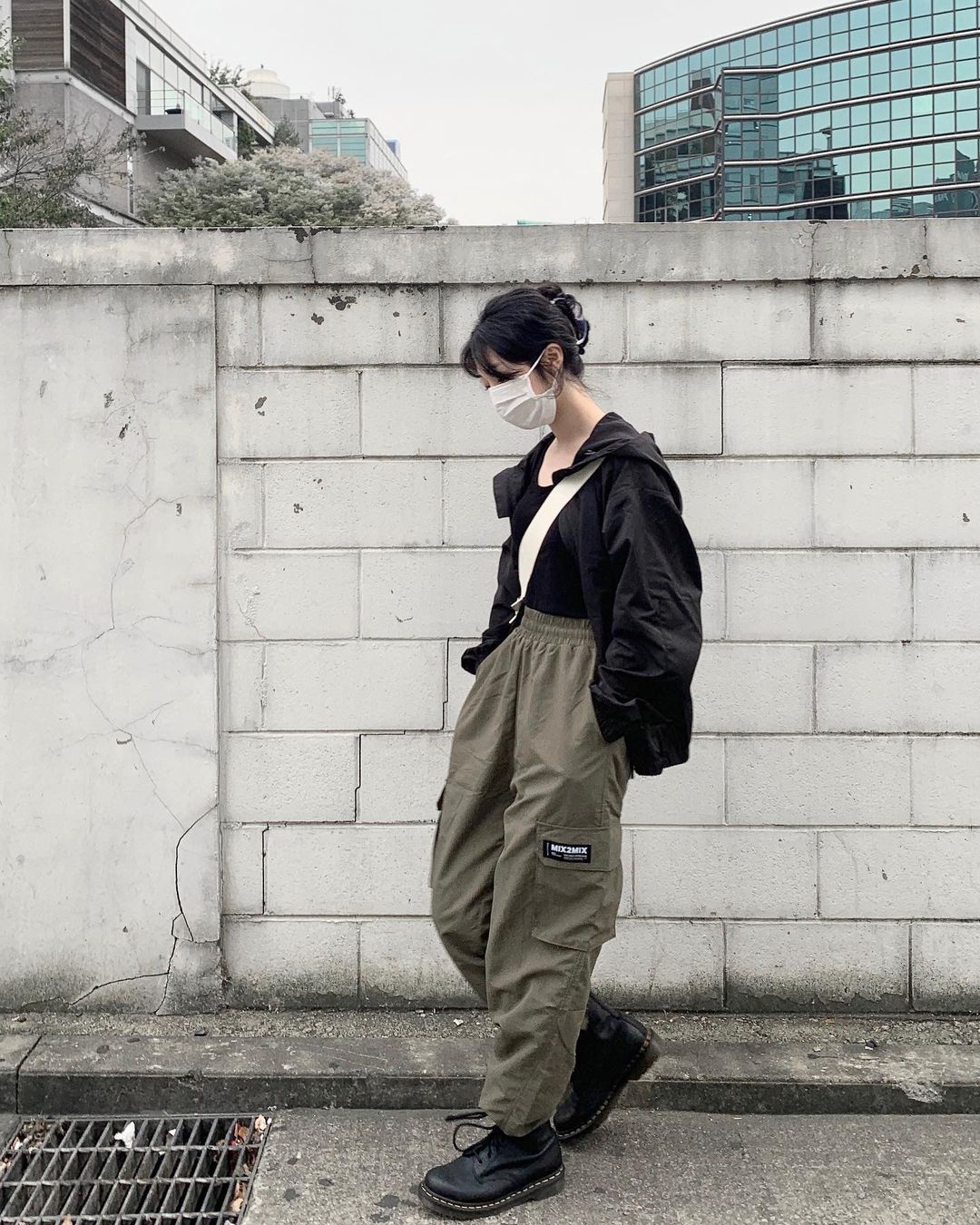 수 현 on Instagram: “#협찬 편하게 입고 싶은데 멋도 내고 싶은 날, 믹스투믹스 조거팬츠로 ᄁ