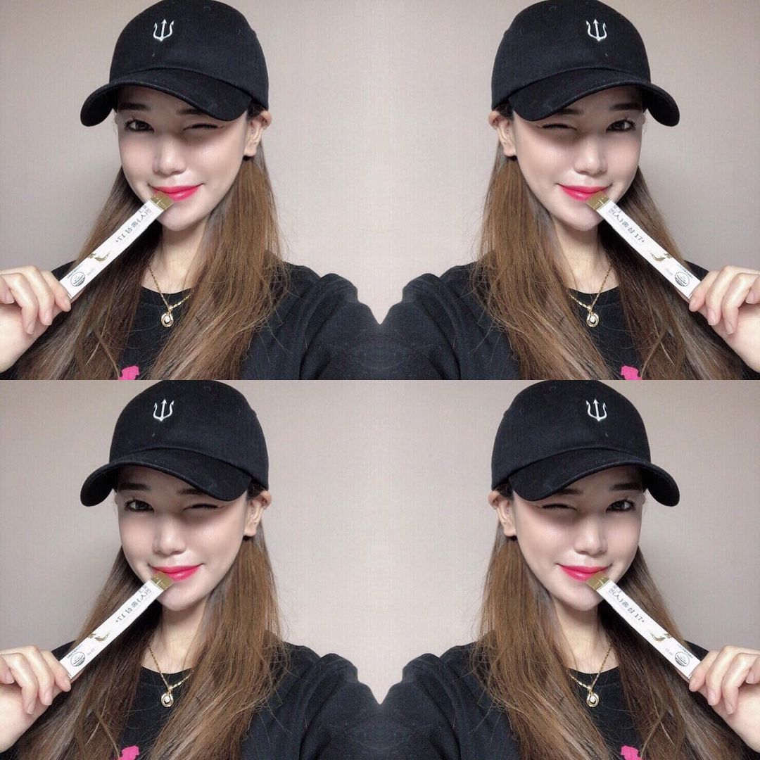아 영 (@171.3y) posted on Instagram: “내 체력의 비결은 홍삼스틱 ~~ 술 약속 많은 연말,연초 홍삼스틱 하나로 건강 챙겨보세요 ! 😎 #로그네이처 #홍삼스틱” • Dec 30, 2019 at 5:22pm UTC