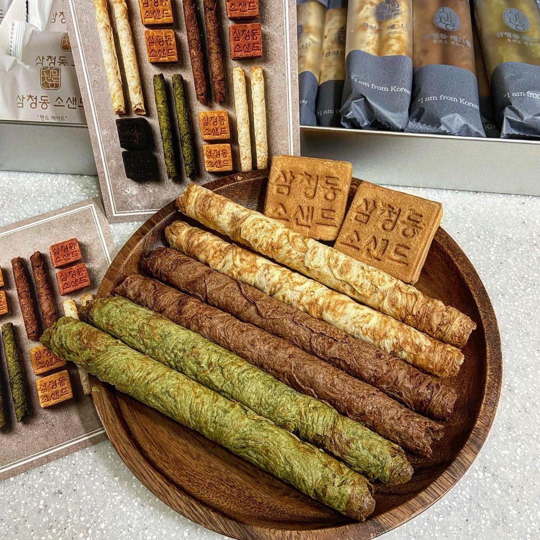 먹는게 제일 좋은 먹공주 on Instagram: “#협찬 삼청동소샌드 냠냠굿 🤍 비주얼 넘모 영롱한 삼청동 소샌드랑 삼청동 에그롤 ✨ 까다롭게 엄선한 유기농