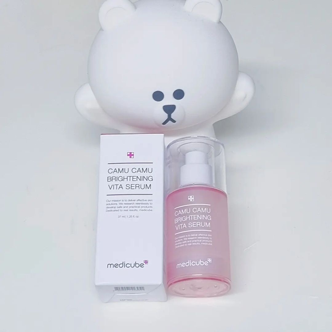 @xzvm_daily on Instagram: “#제품제공 카무카무워터와 순수비타민c로 업그레이드 된 잡티세럼❗️ 수분감 있는 묽은 제형으로 여름에도 부담없이 부드럽게 발리는 세럼이에요 저는 스킨만 잘못