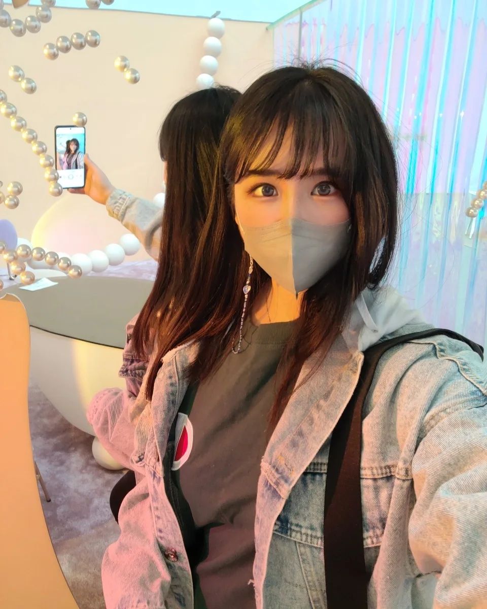 사무실 탈출해서 #카페타임 🙊
쪼꼼은 아니고 왕왕 신난다
예쁜카페만 가면 기분이 조크든여 ❤️