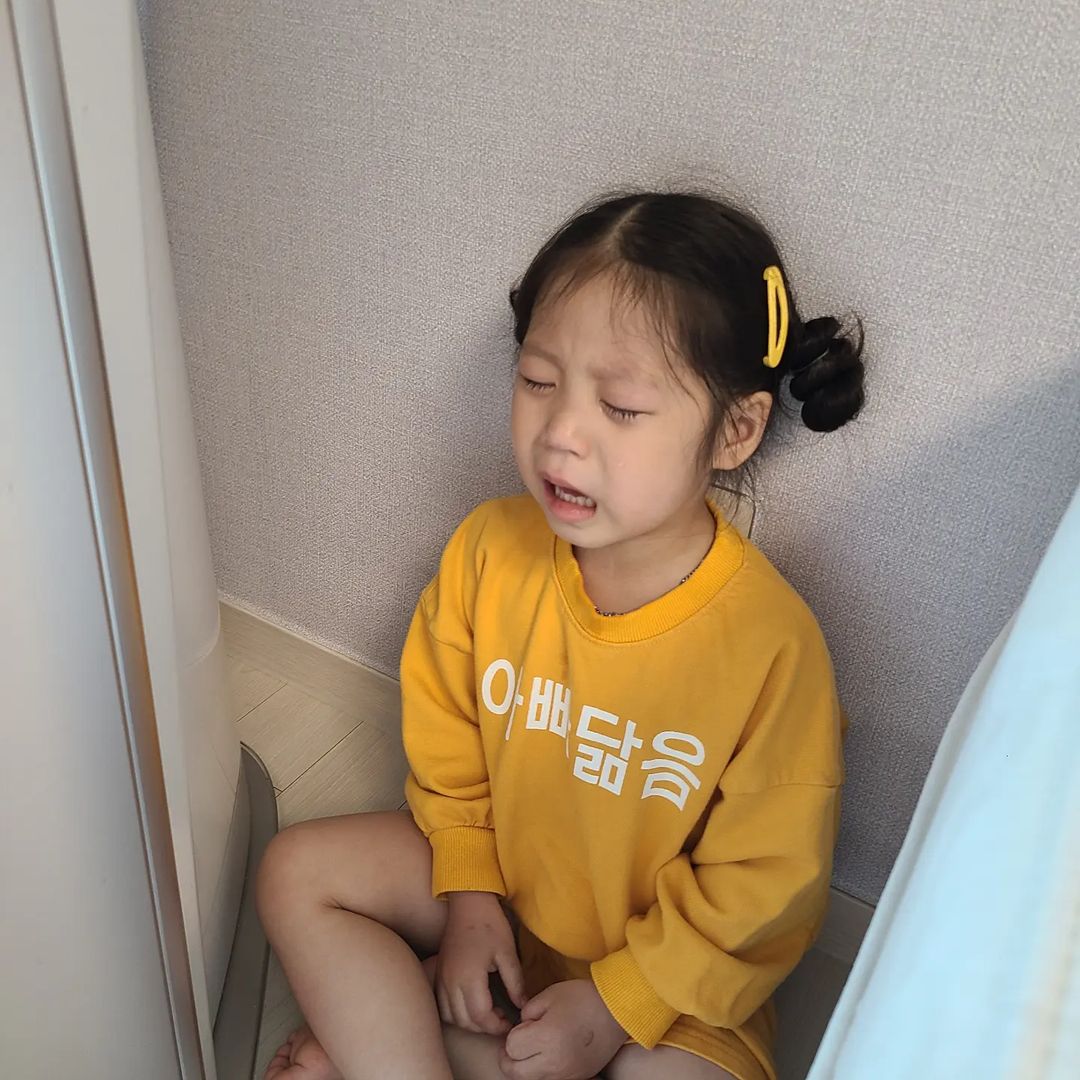 이또이 on Instagram: “울보😭 #딸아빠스타그램 #딸스타그렘 #울보딸 #울보딸램 #울보아기 #육아스타그렘 #육아스타그램일상 #육아일상소통 #우는아이 #울보쟁이 #아빠의육아 #아빠육아그램 #