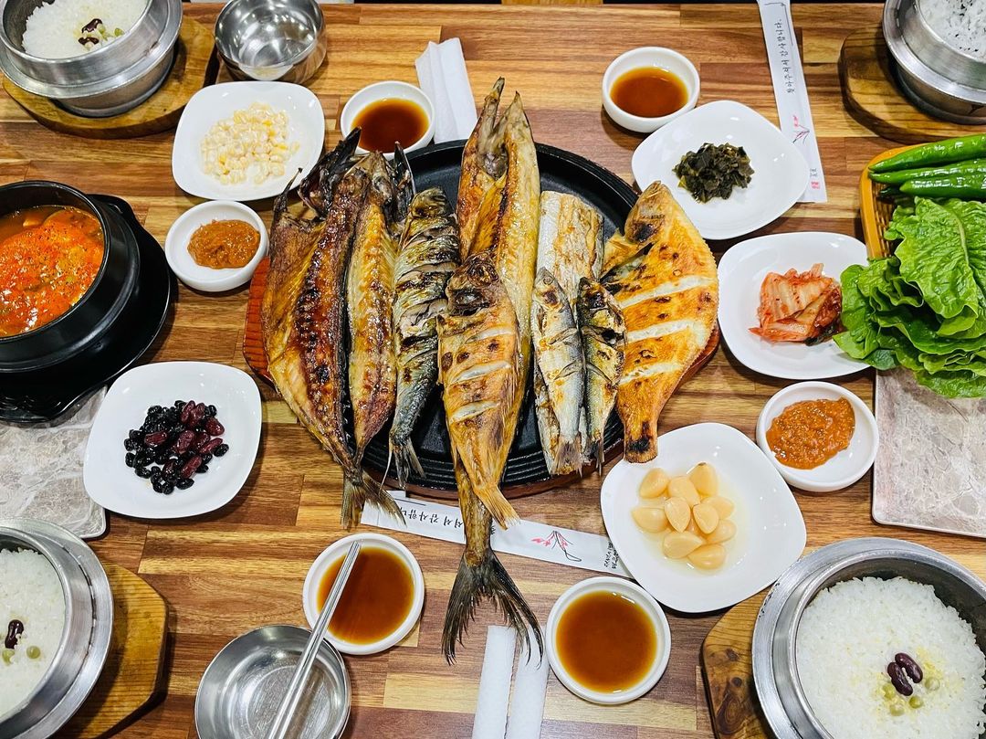 𝓟𝓲𝓪𝓷𝓲𝓼𝓽. 𝓨𝓮𝓳𝓲𝓷 𝓚𝓲𝓶 on Instagram: “#내돈내산맛집 #맛집추천 #바다마을생선굽는집 🐠🐟 . 칠곡 홈플러스 근처 생선구이 맛집으로 유명한 #바다마을생선굽는집 다