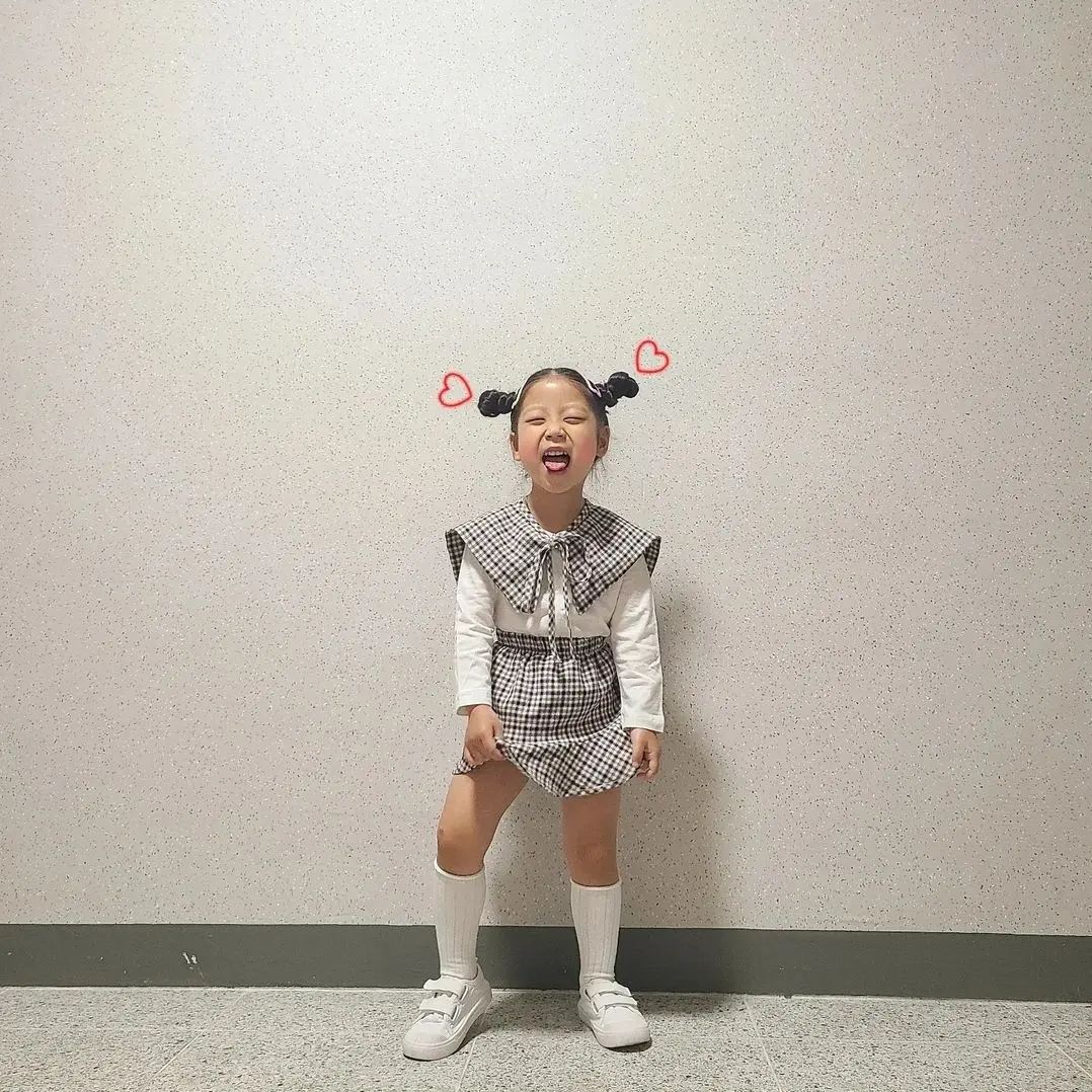 이또이 on Instagram: “스웩🤟 #아빠와딸그램 #딸스타그렘 #딸스타그램 #육아스타그램일상 #딸아빠그램 #육아소통그램 #아빠육아스타그램 #아빠육아그램 #가족스타그램 #가족인스타 #딸인스