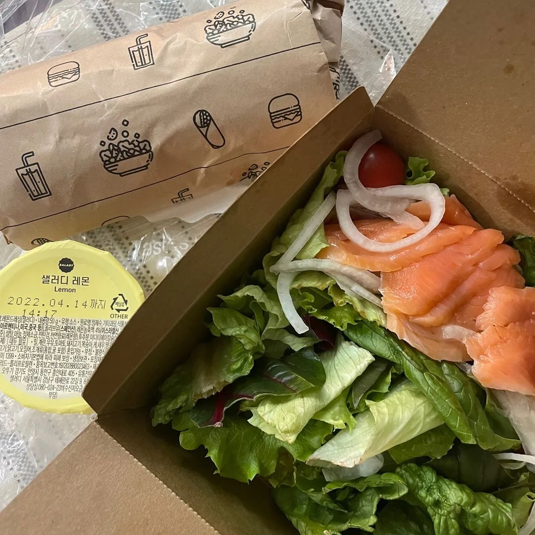 쩡스🔹리뷰어🔹감사일기🔹맞팔댓글🔹협찬문의dm on Instagram: “#샐러디망원역점 #샐러디 맛있고 건강한 한 끼를 만나 행복 가득 💕 합리적인 가격의 샐러드와 웜볼, 샌드, 랩 그리고 비건