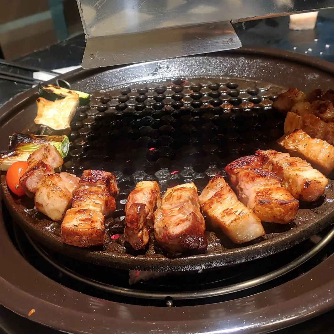 쩡스🔹리뷰어🔹감사일기🔹맞팔댓글🔹협찬문의dm’s Instagram profile post: “#인생은고기서고기다 #맛스타그램 돼지 사육방식을 달리한 무항생제 돼지만을 사용하여 육질에 감칠맛이 넘치