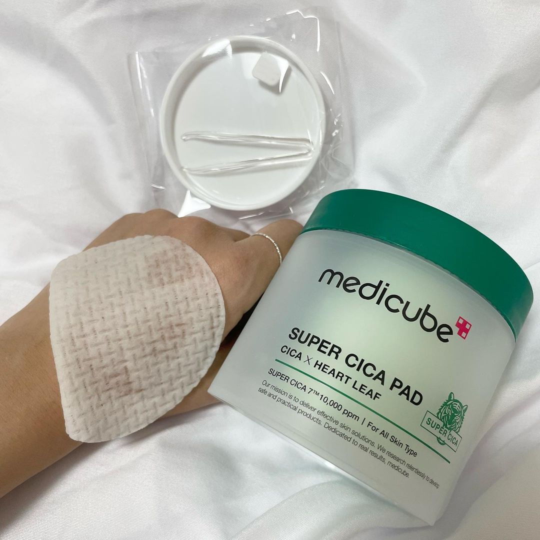 류수아 on Instagram: “#협찬 @medicube_korea 기초라인 정말 잘 만드는 메디큐브 ! 메디큐브 제로모공패드 쓰다가 이번 기회에 슈퍼시카패드도 써보게 됐는데 저자극에 너무 촉촉한게 민감