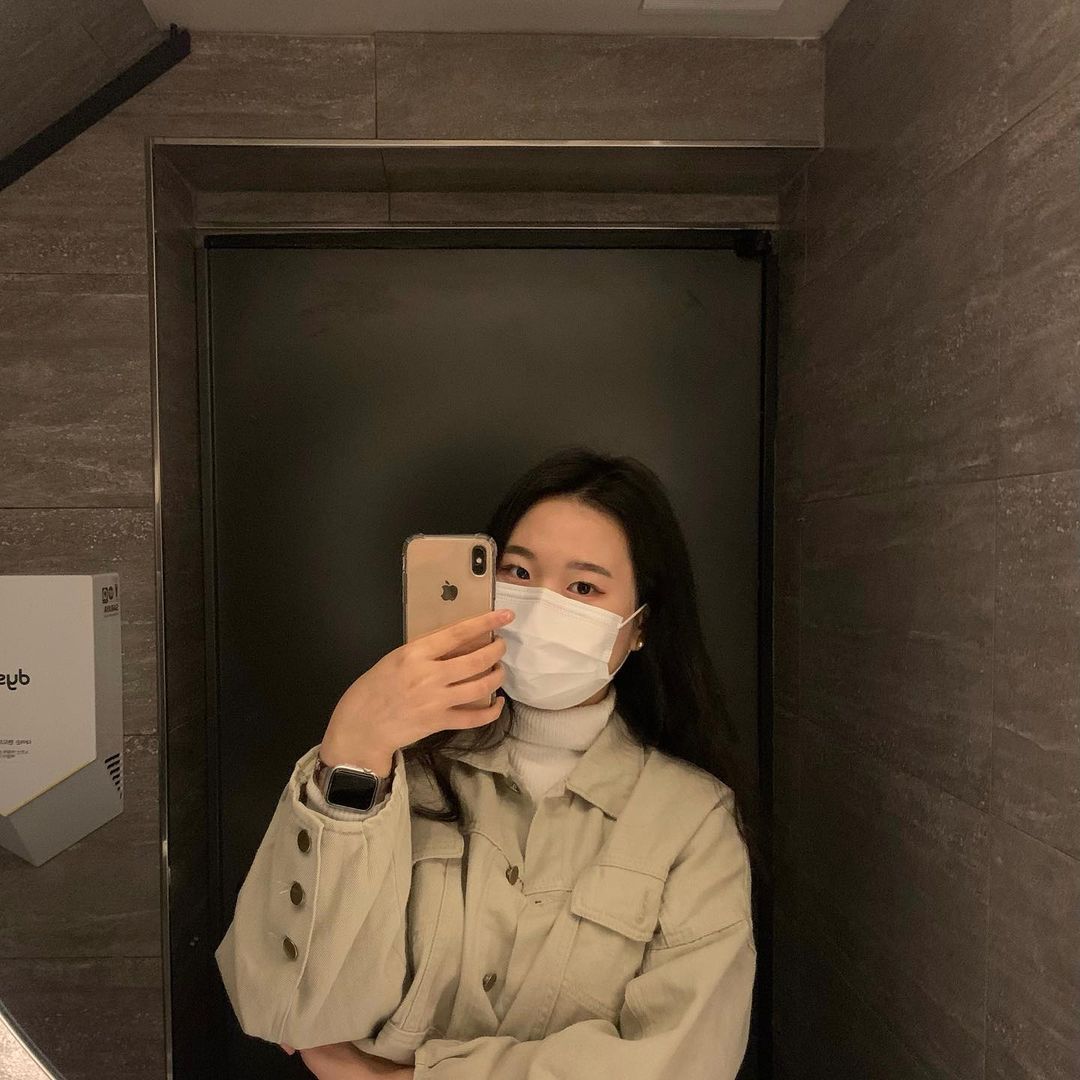 고가은 on Instagram: “#협찬문의dm 드디어 더러미 케이스 탈출ㅠㅠ 너무 깔끔해서 예쁘당..❤️ 투명도가 높은 프리미엄 소재로 제작된 어반스티치 아이폰 시리즈 케이스를 착용했어