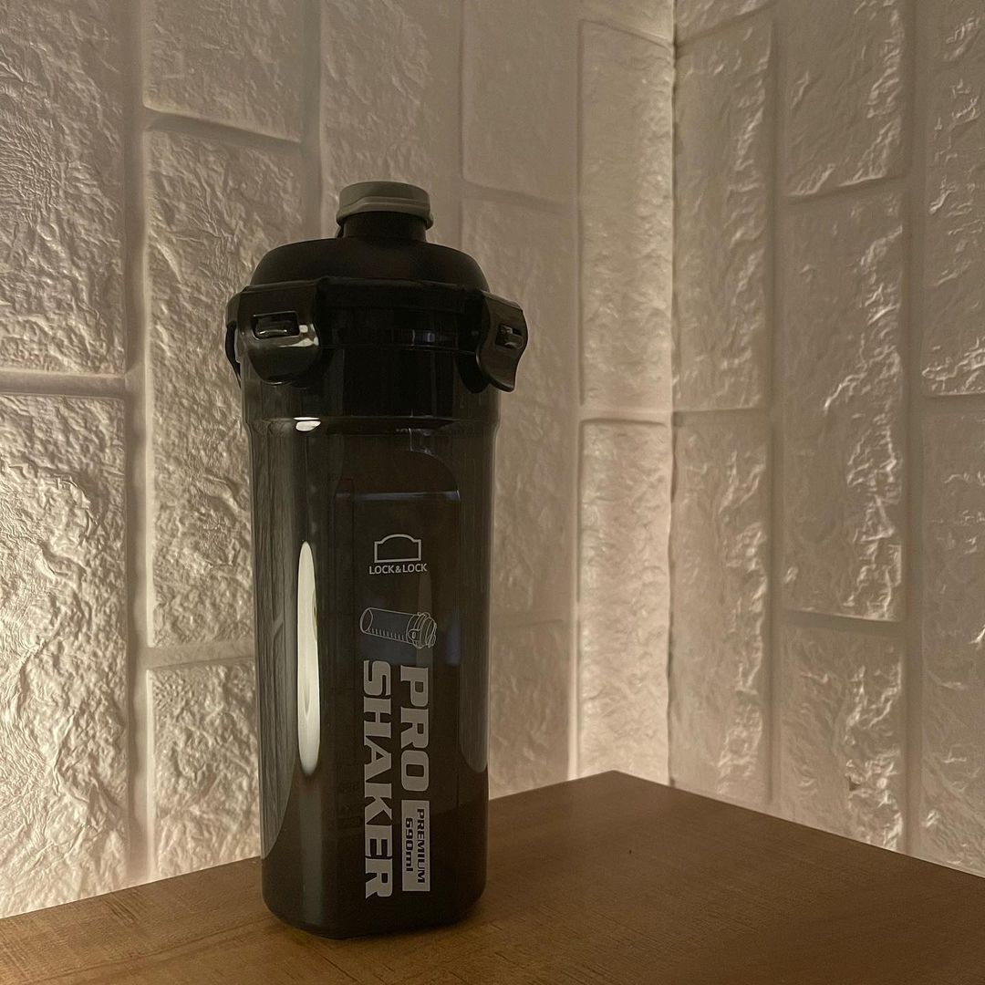 박성현 on Instagram: “#협찬 [PRO SHAKER] 락앤락 프로쉐이커 트라이탄 690ml 프로쉐이커는 미국 식품의약국(FDA), 유럽(NSF), 일본후생성 등에서 이미 안정성이 검증된 트라이탄 소재로 제작되어 내
