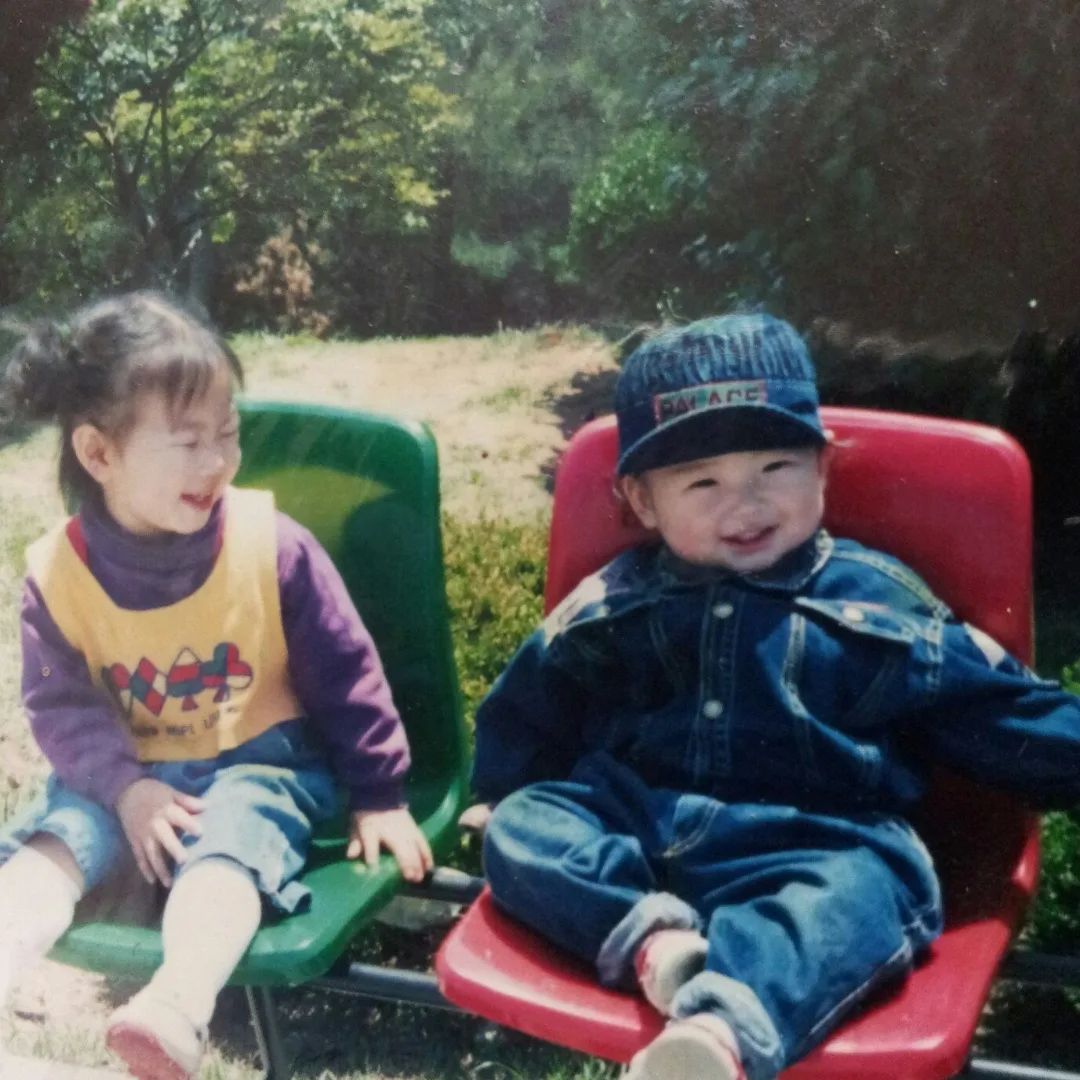 하나뿐인 내 언니 #2살차이 
#이때도 지금도 내가 더 커 #애기미소2
