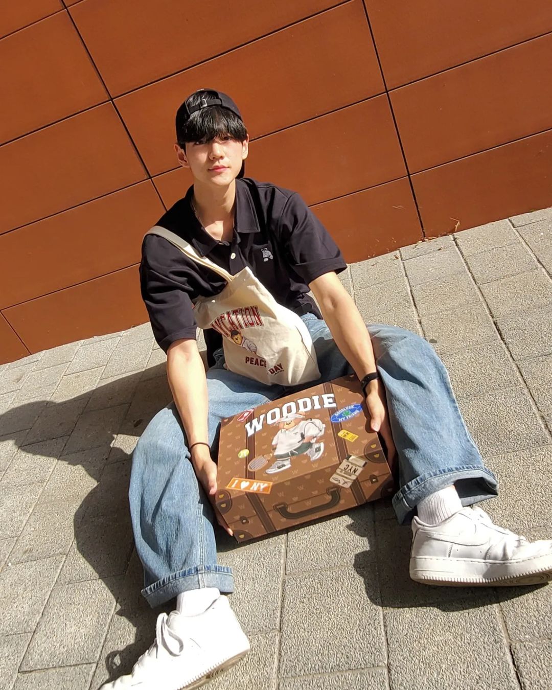 𝙆𝙮𝙤 𝙃𝙤𝙣𝙜 | 교홍 🇰🇷 on Instagram: “#광고 @spao_kr 에서 아메리칸 베어 우디의 컬렉션 스페셜 패키지를 선물 받았습니다 ! 🐻 베이직한 디자인과 오버핏 카라 티셔츠가 이번 여