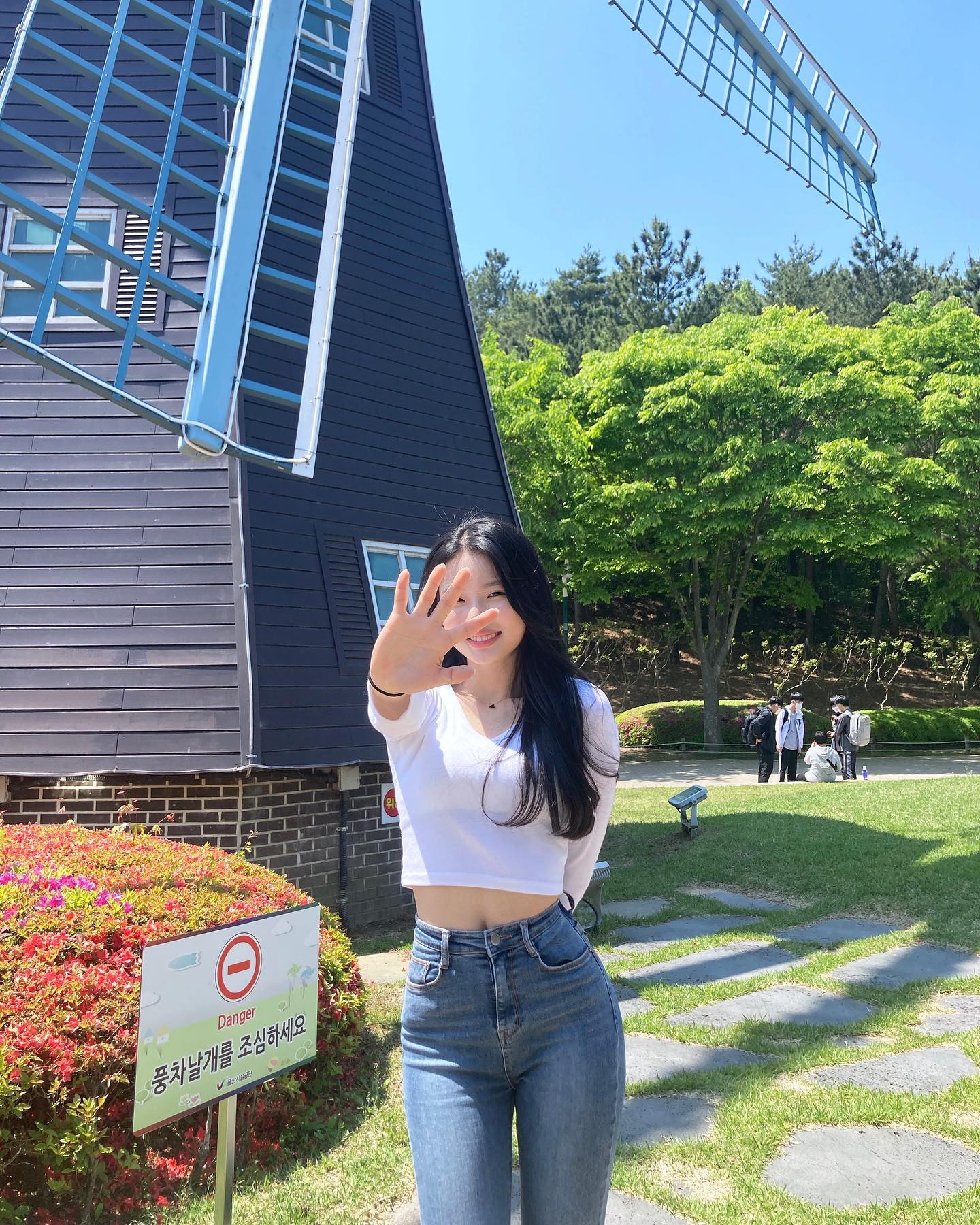 졸사찍었지~~

#울산대공원 #고딩 #고3 #졸업사진포즈 #졸업사진 #청바지 #청바지코디 #풍차 #울산 #여고생