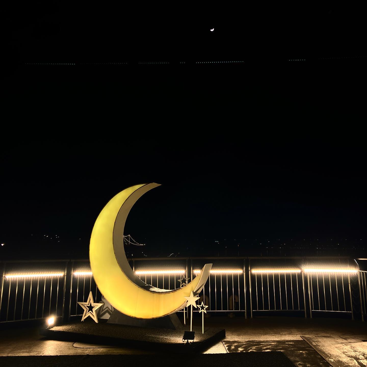 .
잠이 안와서 올리는 피드🌙
달이 너무 좋아