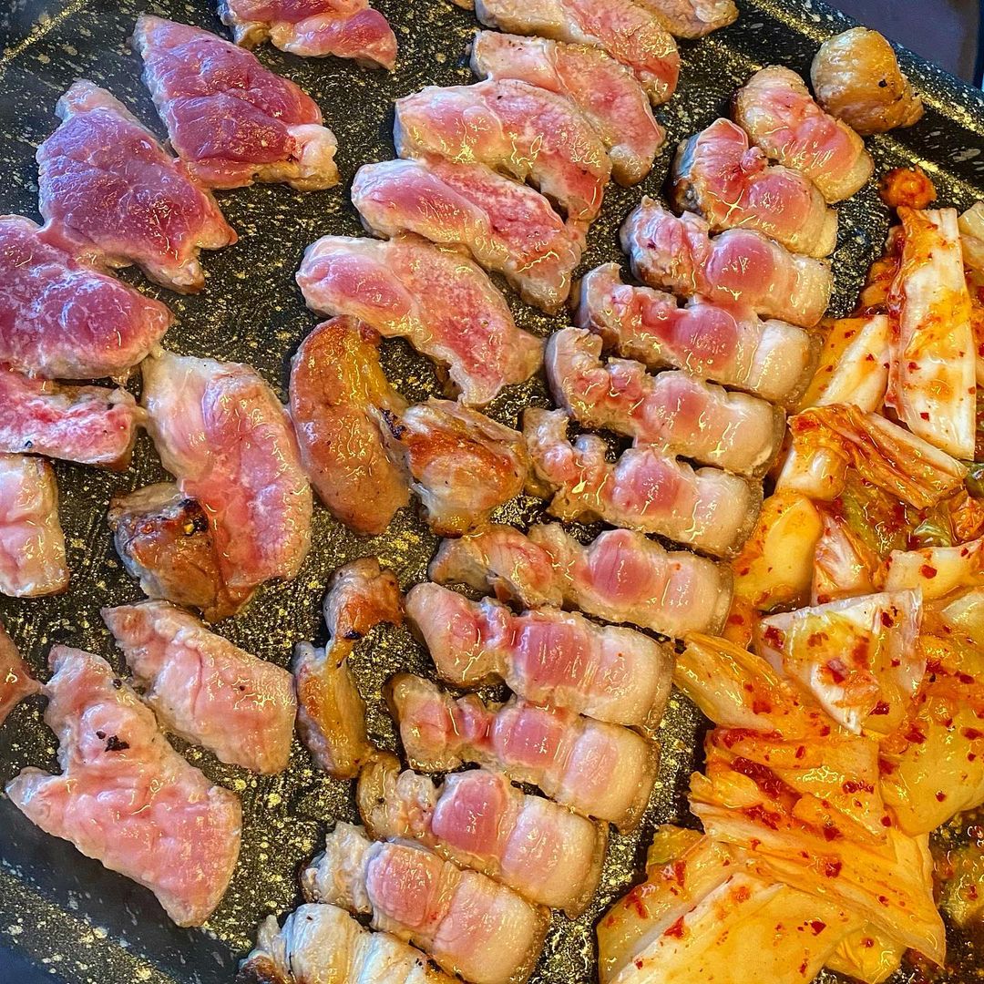 베이칙 (@baycheeeeek) posted on Instagram: “#부분협찬#광고#여주신라cc맛집#여주고기집#여주맛집#데이트코스#주말나들이#서울근교#숲을그리다 안녕하세요 💗 오늘은 좋은기회를 통해 서울근교