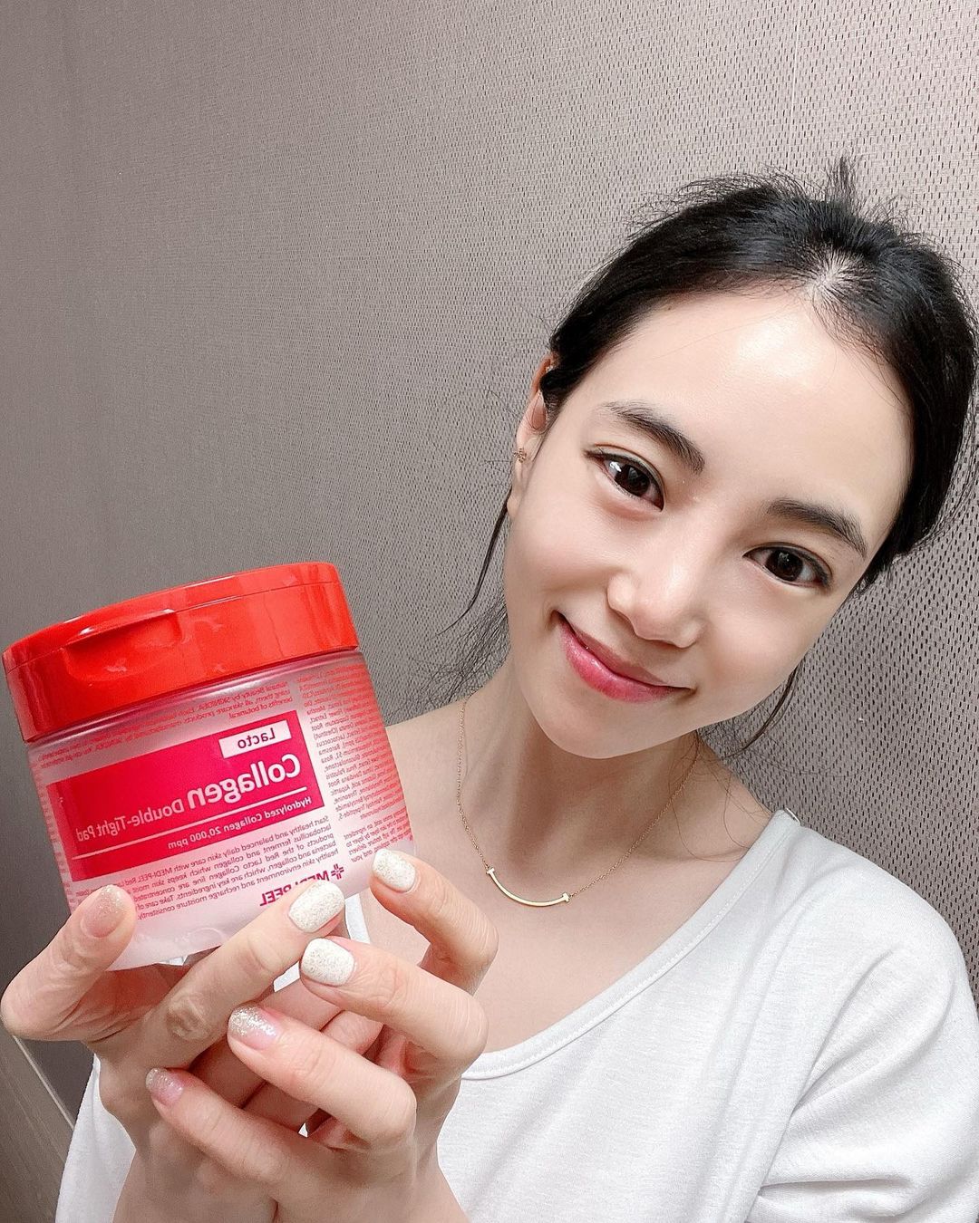 토끼대장_골린이🐰 on Instagram: “욕실에서 사용하는 기초케어 1단계 예요🥰 #메디필 #콜라겐패드 @medipeel.official 사용하는 즉시 콜라겐이 피부에 급속 충전되는 느낌이 빡☄️ 비건 인증 받