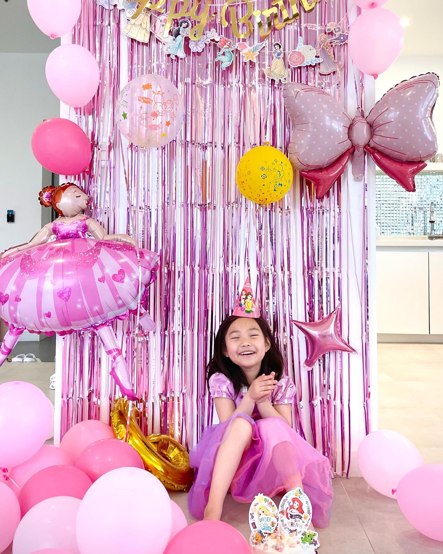 라엘아 6번째 생일 축하해💓

모델포스 나오네😉☺️😘🤩🥳

#눈뜨자마자행복해함
#6살생일🎂#서프라이즈파티🎉 
#오늘더사랑해💓