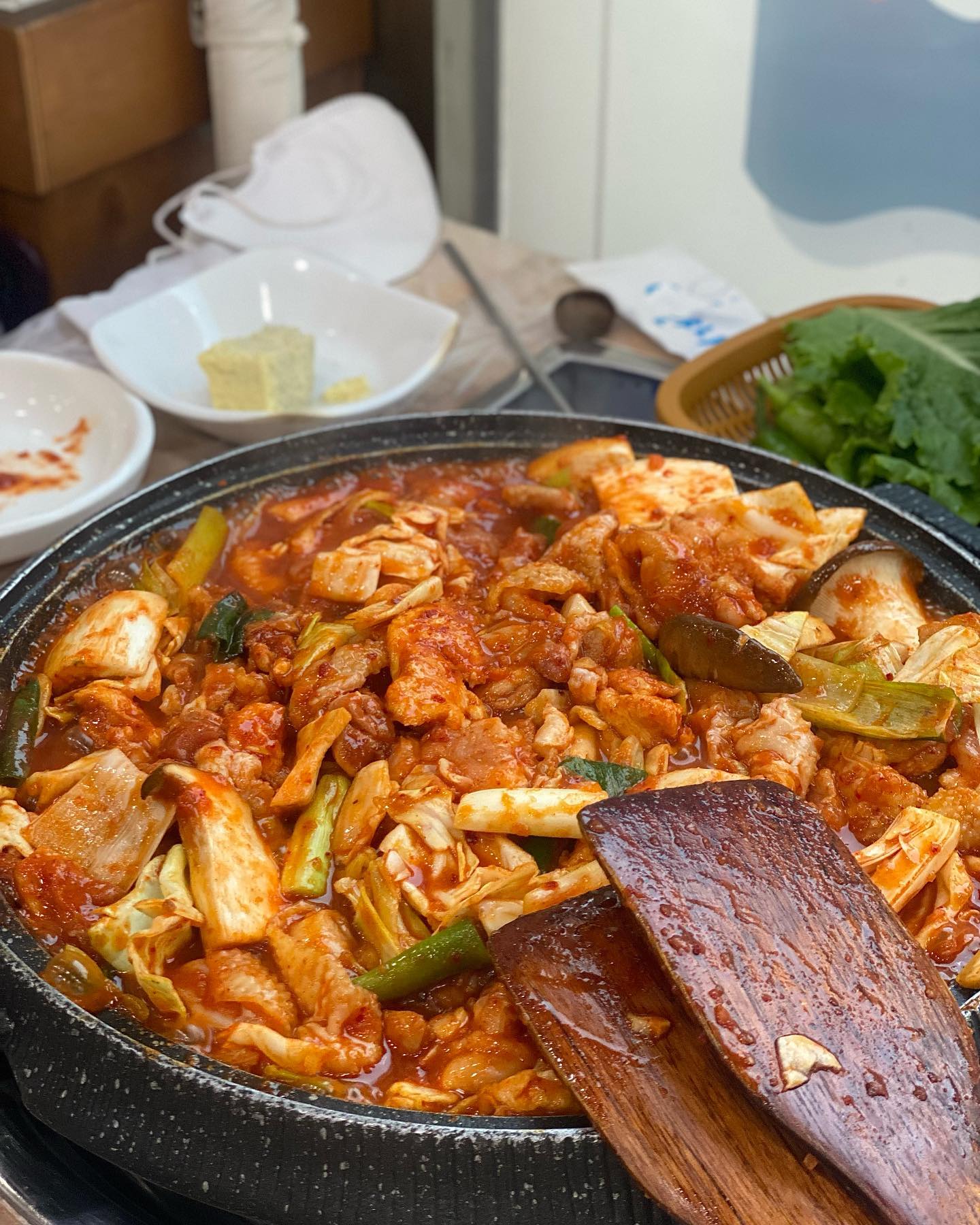 가족들이랑 촌닭코스 먹으러😋

#목포대연정 #촌닭코스 #몸보신 
#닭육회 #주물럭 #능이버섯백숙
#목포맛집 #목포 #맛집투어 #먹스타그램