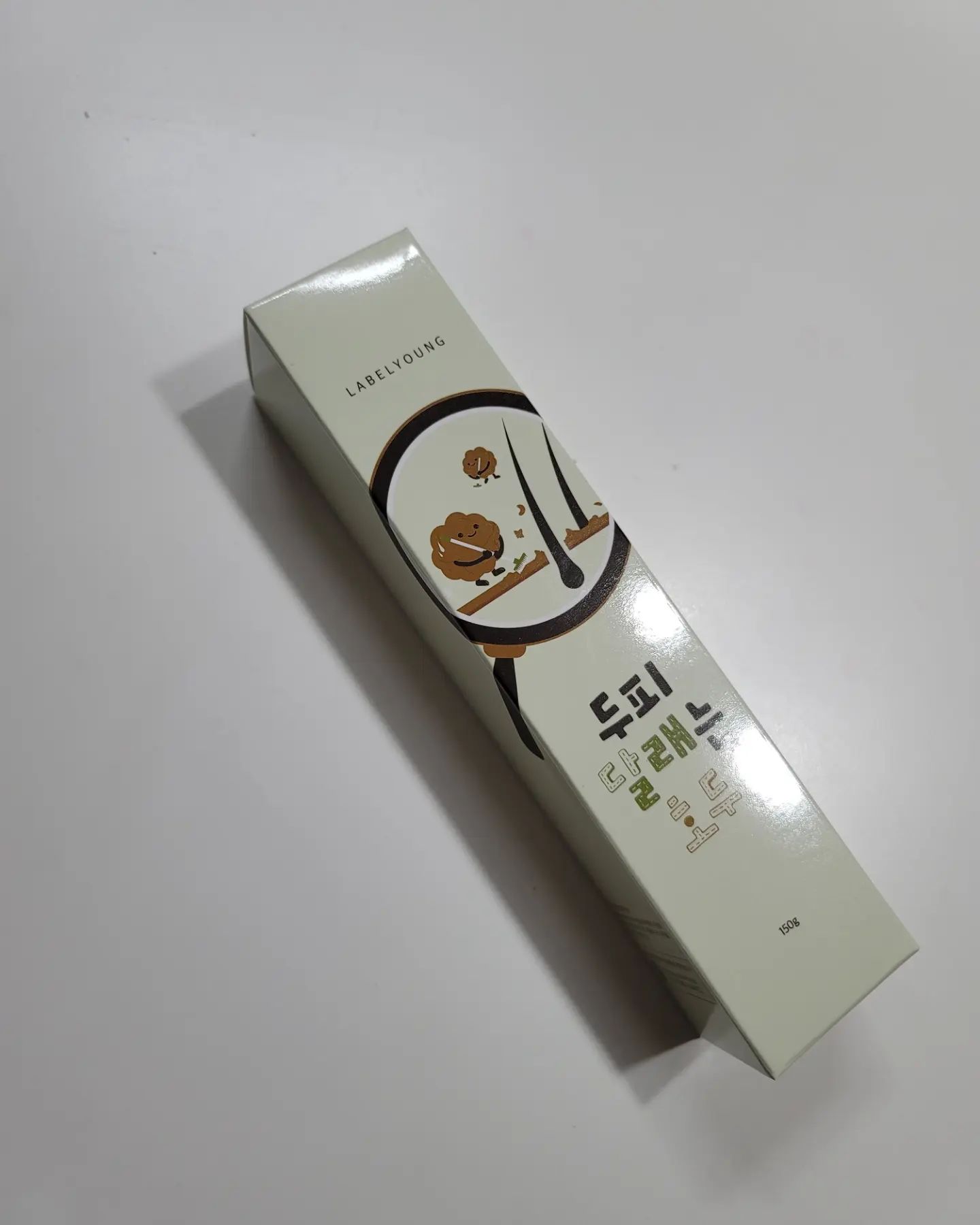 ​
호두 너가 왜 여기서 나와

어제 염색했습니다

나이 먹으니 
새치를 넘어 
하얀 분께서
정상에서부터 
능선을 타고 
목둘레와 
귀골짜기로
확장하셨어요

두피를 살려야 겠어요

장수를 하더라도
모발이 단명하시면

사느니만 못합니다

공부와 건강은
죽을 때까지.

본 내용은 라벨영으로부터
제품을 제공받아 작성했어요 

#라벨영 
#쇼킹두피달래는호두 
#두피각질제거 
#두피케어 
#두피스크럽 
#정수리냄새 
#두피진정 
#두피피지 
#두피홈케어 
#지루성두피
#두피쿨링 
#광고 #협찬
​