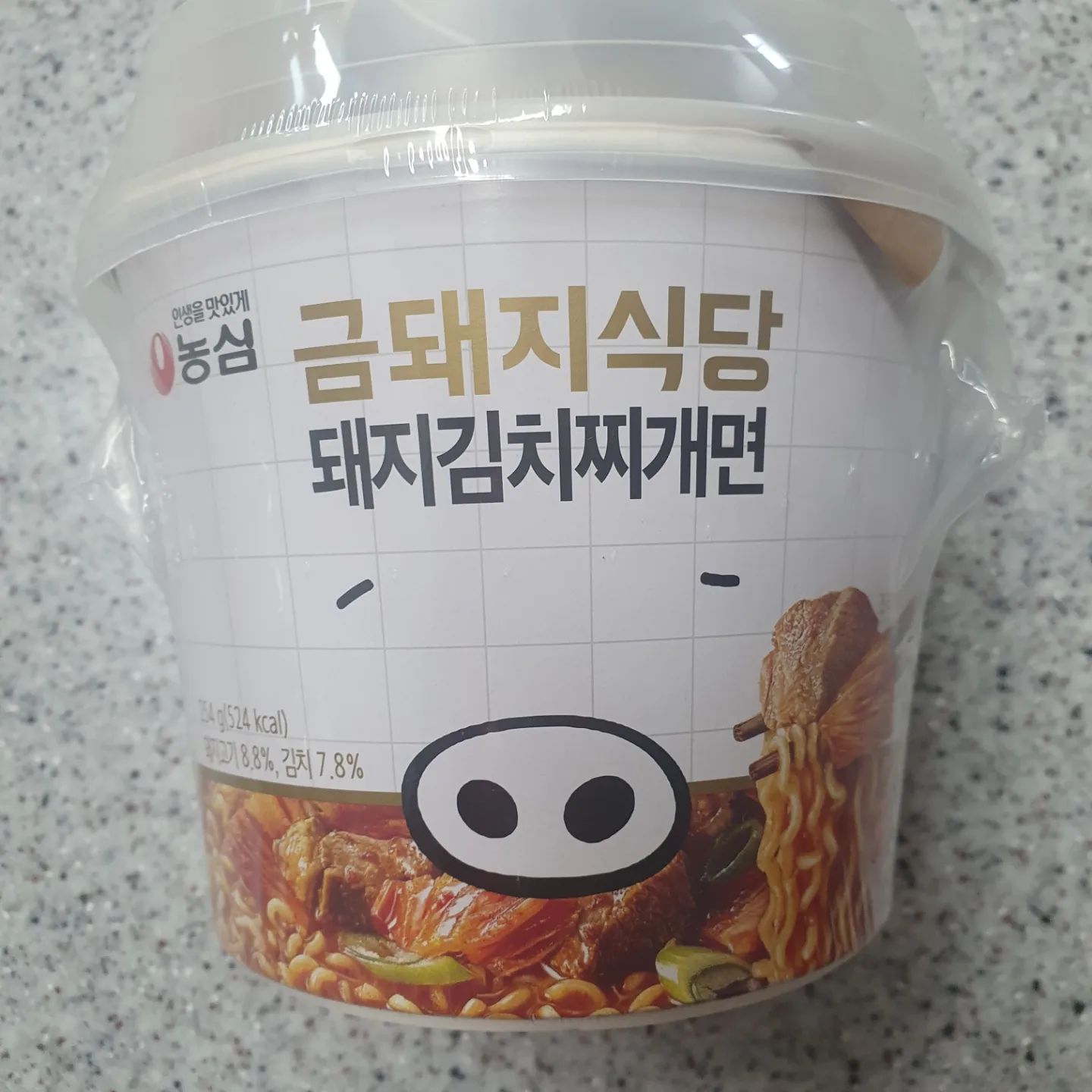 #협찬
<엄선에서 시식한 농심금돼지식당돼지김치찌개면이마트24 후기>
-
😊만족한 점
전자렌지 조리법이라 그런지 탱글탱글 쫄깃쫄깃 너무 맛있었습니다 특히나 금돼지가 너무 맛있었어요 김치와의 조화도 최고였네요ㅎㅎ 통도 깔끔하고 뚜껑까지 있어서 조리법이 정말 간단했답니다 간편하게 캠핑장 같은곳에 들고가기도 정말 편할 것 같습니다. 국물도 얼큰하니 너무 좋았어요 완전 한끼예요!
-
🙁아쉬운 점
금돼지 맛있는데 조금밖에 안들어있어서 아쉬웠어요ㅠ그리고 가격도요..ㅎㅎㅠ
-
💡나만의 팁
전자렌지 조리를 꼭 지켜주세요!ㅎㅎ최고예요
-
#금돼지식당 #금돼지식당김치찌개면 #돼지김치찌개면#엄선 #엄선시식 #농심 #농심금돼지식당돼지김치찌개면이마트24