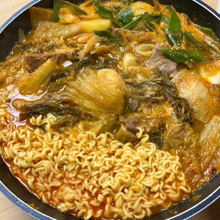 깔끔한 감자탕 밀키트 맛집 '굿즈마켓 시골집 감자탕'