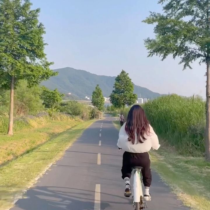 자전거 꿀잼 🚴‍♀️
영상 만들어 준 @baacc__verdir 감사합니댜❤