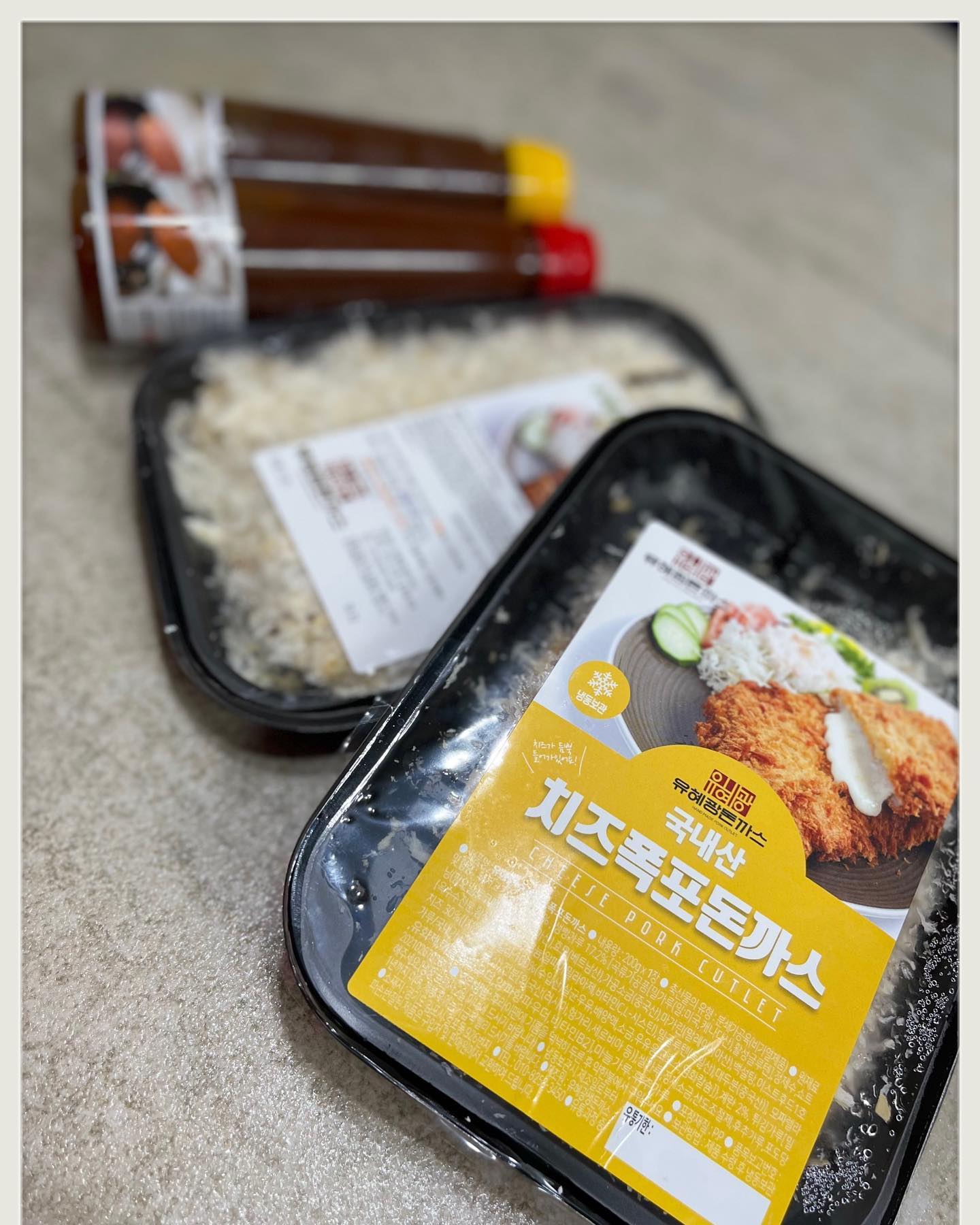 #협찬 #제품제공 
돈까스는 [유혜광 돈까스]

식당에서 파는 맛 이였던 유혜광 돈까스🥩

고기 두께도 너무 두꺼우면서 치즈도 너무 잘 늘어나 만족하며 먹었는데, 소스도 매운맛과 순한맛이 있어서 골라 먹을 수 있는 과일 알갱이가 씹히는 맛🥰

yhgfood

#협찬 #돈까스그램 #돈까스는유혜광하세요 #돈까스소스 #돈까스스타그램 #돈까스추천 #돈까스맛집 #돈까스먹방 #돈까스맛집추천 #치즈돈까스맛집 #치즈돈까스추천 #등심돈까스맛집 #등심돈까스맛집추천 #등심돈까스추천#dm #디엠 #먹스타그램 #일상 #데일리 #오오티디 #선팔하면맞팔 #소통 #followforfollowback #followers #following #셀스타그램 #셀피 #청주 #서울
