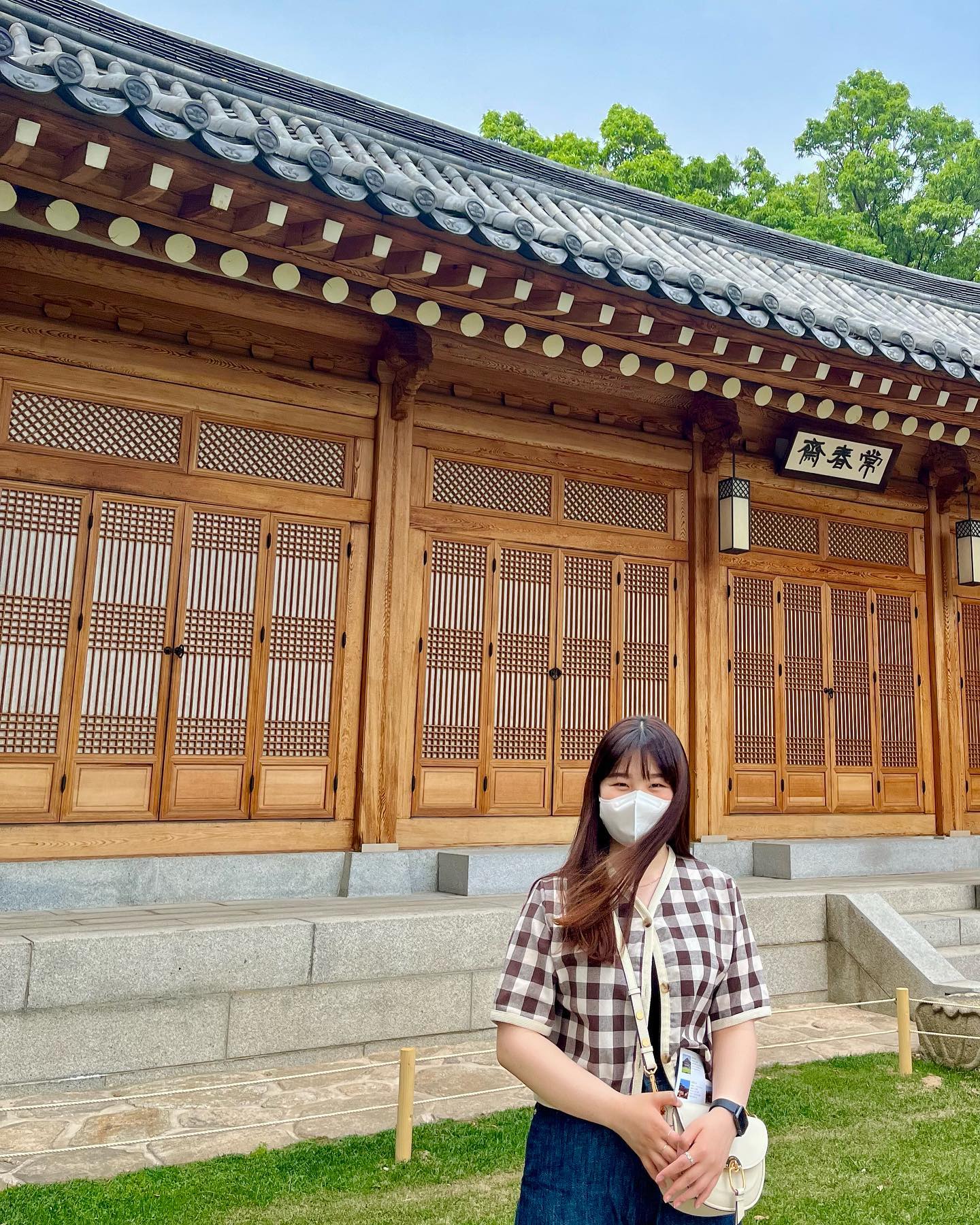 청와대 들어갔는데 영빈관 줄이 너무 길어서 본관부터 보고 가야지 했는데 더워서 까먹고 춘추관 출입구로 나가버림,,, 진짜 어이없어 ㅋㅋㅋㅋㅋㅋㅋ 
오늘부터는 내부도 공개한다는데 쪼끔 아쉽다🥲 
#청와대