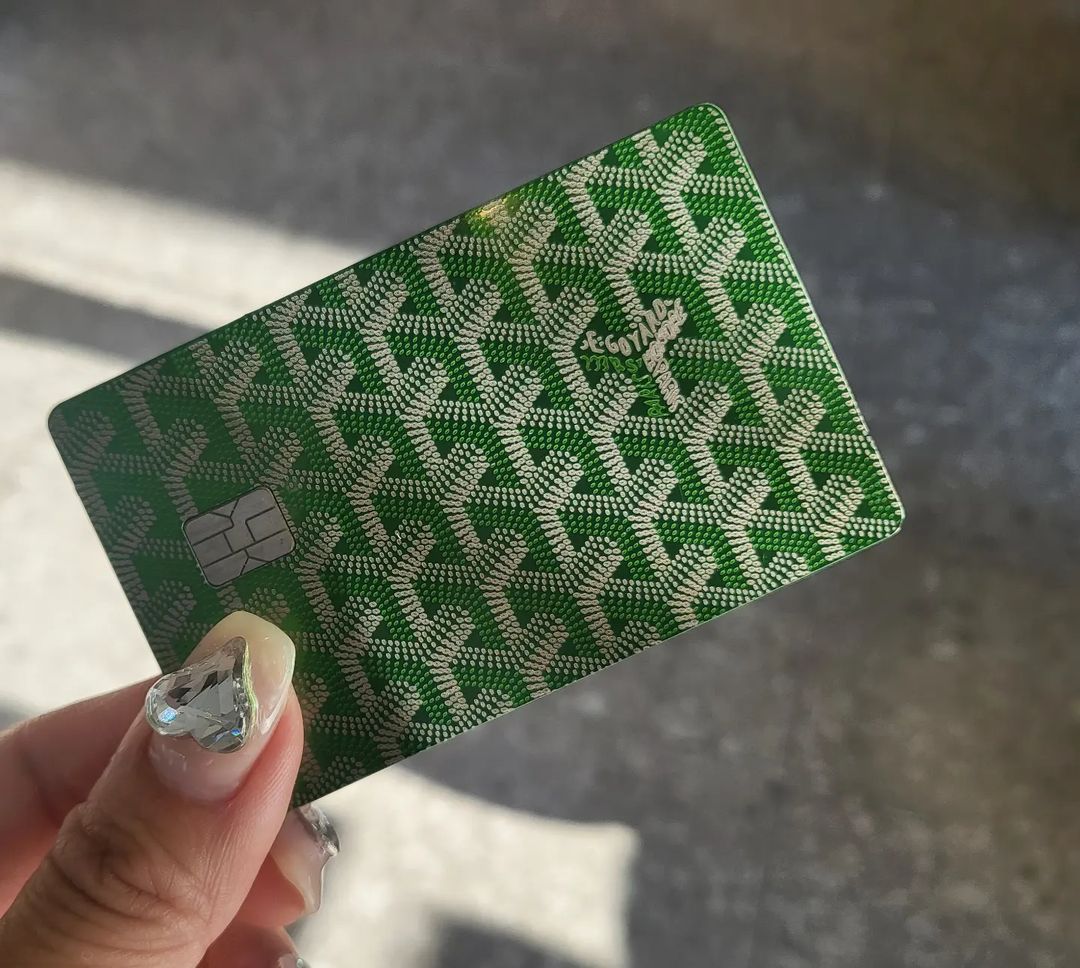 @ming_0.0z on Instagram: “특별하고, 예쁘다 매일 들고 다녀야지💚 <나만의 메탈 카드 커스텀> ✔️홈페이지에서 원하는 샘플 디자인을 선택하거나, ✔️상담을 통해 내가 원하는 디자인으로 제