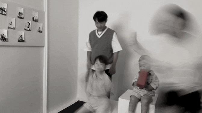 성수데이트코스 추천 :: 흑백 셀프사진 촬영이 가능한 "카페 무브모브"에서