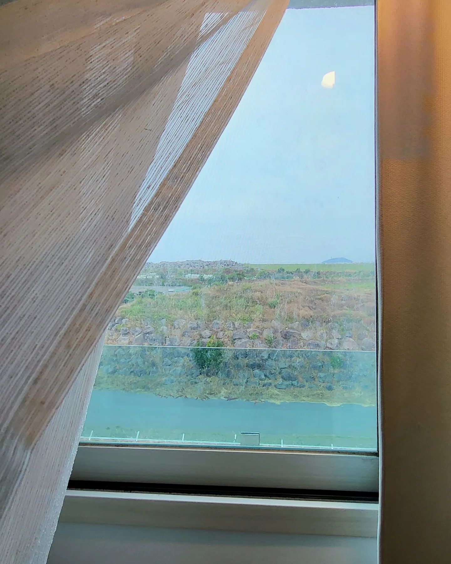Jeju✈️ 🤍 
밤바다 계속 걷기