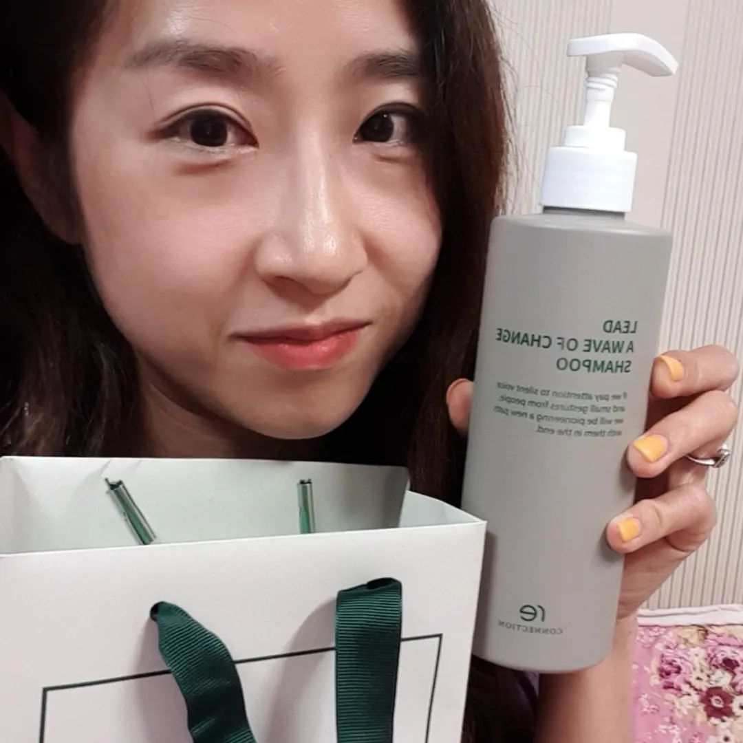 스텔라 | Miseon Lim on Instagram: “#협찬 @reconnection.official 초록초록 고급스러운 포장🌿 프리미엄 기프트 패키지로 집들이, 결혼식, 답례품으로도 좋은 퍼품샴푸 🤎 리커넥션 LEAD A WAVE OF CHANGE SH