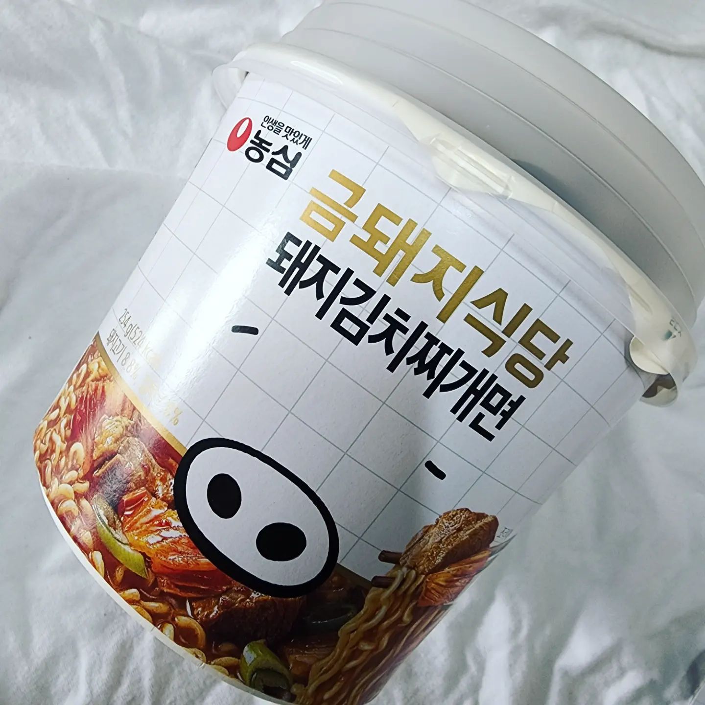 #금돼지식당 #금돼지식당김치찌개면 #돼지김치찌개면 #농심 #nongshim #김치찌개 #찌개 #간편식 #컵라면 #농심금돼지식당돼지김치찌개면gs25 #편의점신상 #라면추천 #신상라면 #김치라면 #김치찌개면 #instagood #instafood #foodstagram #먹스타그램 #daily #푸드스타그램 #돼지김치찌개 #라면 #해장용 #엄선 #엄선시식 #푸짐한건더기 #일상 #소통 #좋아요 🐷🍜🐽