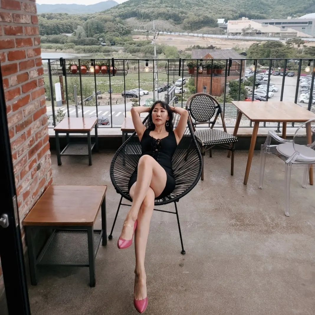 강소미 on Instagram: “코르셋 원피스 2탄~섹시하게 강렬하게~♡ 💟사과즙 이너젠 파워퍼플 오프온바디로션 공구 중! 👆주문은 상단 프로필 링크 클릭 #시니어모델 #아르헨티나탱고지도자 #