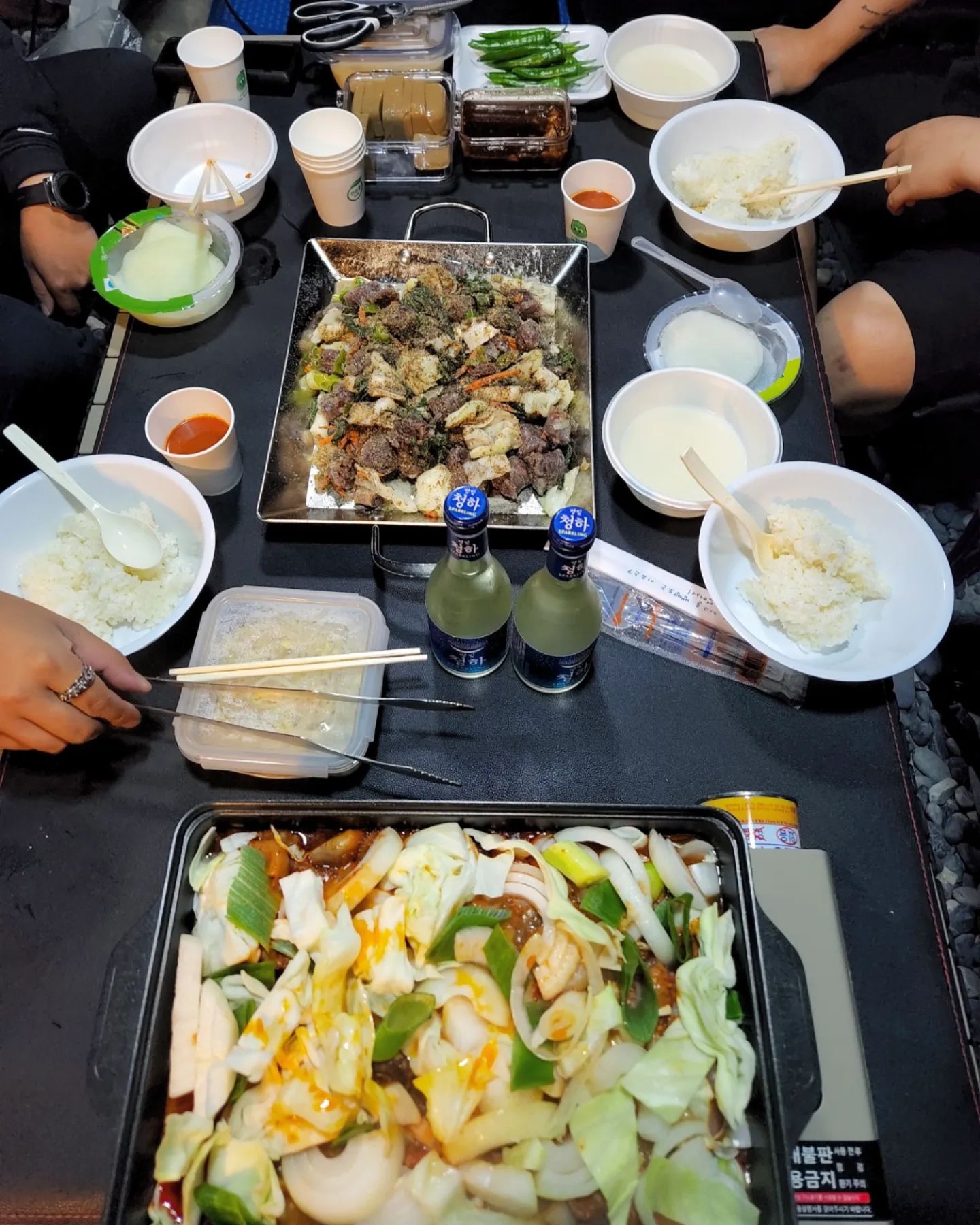 퇴근하고 #캠핑
그냥 저녁먹으러 캠핑가기😏 
(텐트사진은 철수할때 겨우 한장🥲)
#신혼스타그램 #부부캠핑