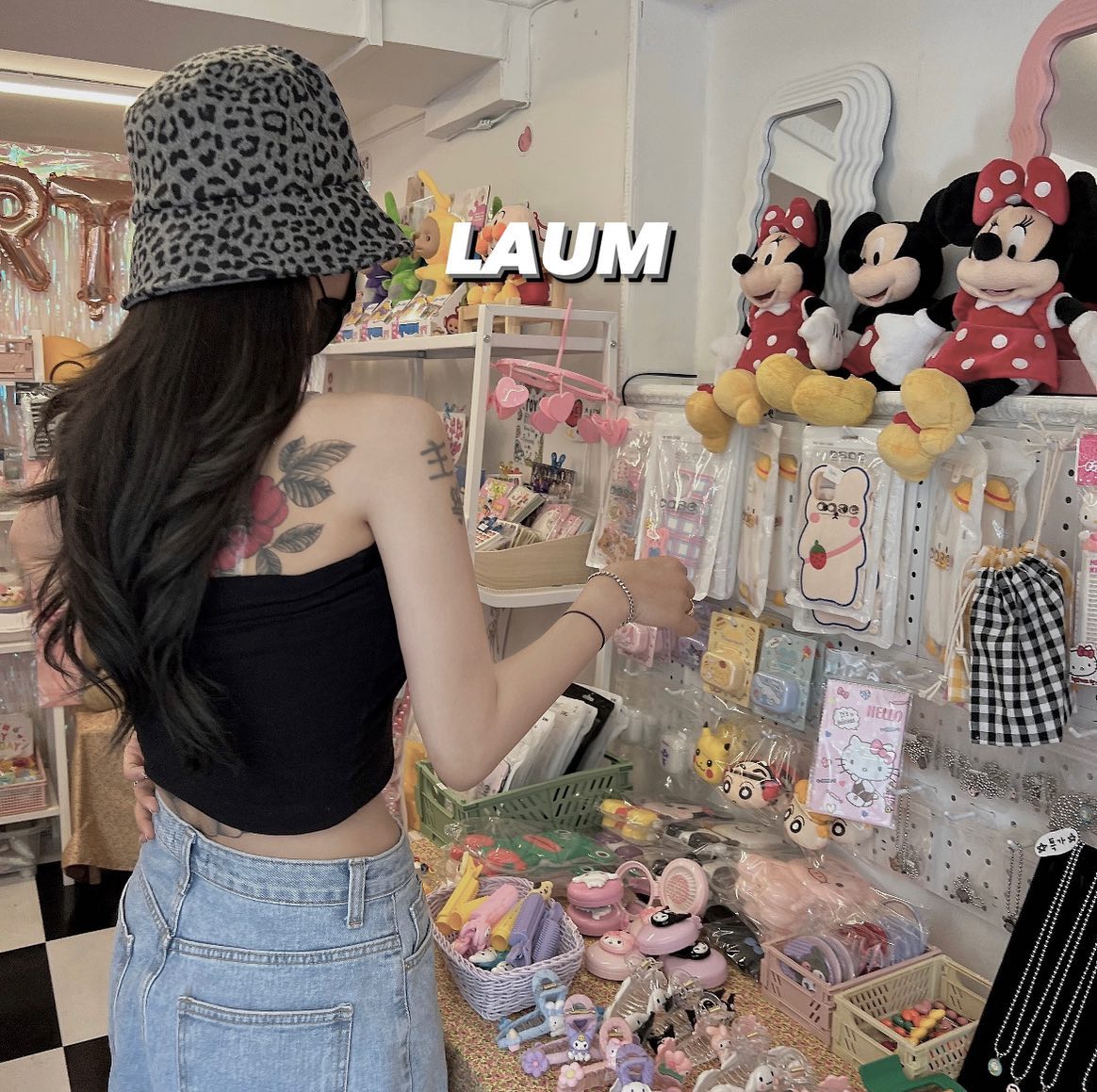 LAUM ___ 🖤🤍