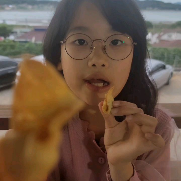 #협찬 #빠삭이의반란 #쥐포스낵

자꾸만 손이가는 빠삭이의반란♥️
왜 한한지 알겠더라구요♡
기름냄새가 전혀없고~완전 맛나용😋
열심히 아껴먹는중이랍니다ㅎ
무엇보다 젤 좋았던 건
진짜~~바삭바삭해요👍

banhada_store

#그린이도냠냠 #맛있는쥐포스낵
#언니에반하다 #쥐포과자 #빠삭이
