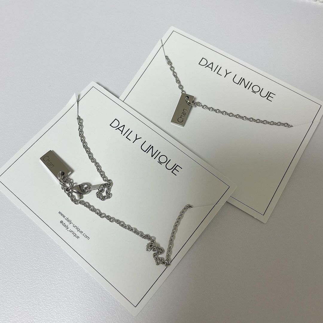 채은 on Instagram: “#광고 데일리유니크 써지컬스틸 목걸이 @daily_unique - #커플아이템#써지컬스틸#여자친구선물#여친선물#커플선물#기념일선물#커플템#커플목걸이#써지컬목걸이#이니셜