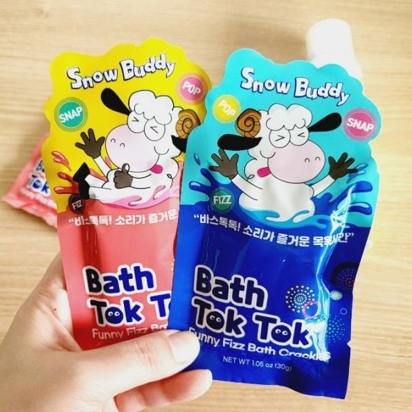 #협찬#광고
⠀
더욱 즐거운 목욕시간을 위한 방법!🛁
#스노우버디 #바스톡톡 이랑 #휘핑클렌저 준비하기!🙂
⠀
만3세부터 할 수 있는 #탄산스파
#스노우버디바스톡톡
⠀
#탄산스파입욕제 로 톡토독토독~ 재미있는 소리랑,
뽀글뽀글 올라오는 탄산거품~
손바닥으로~ 몸으로 느끼며
혼자서도 신나게 목욕한다ㅋㅋ
⠀
쫀쫀한 거품이 매력인
목욕놀이에 빠질 수 없는 #스노우버디휘핑클렌저
신나게 거품놀이 하다보면 목욕 끝~!ㅋ
⠀
#어린이입욕제 #탄산목욕 #키즈스파 #목욕놀이 #물놀이
#목욕장난감 #어린이집답례품 #생일답례품 #물놀이장난감
⠀