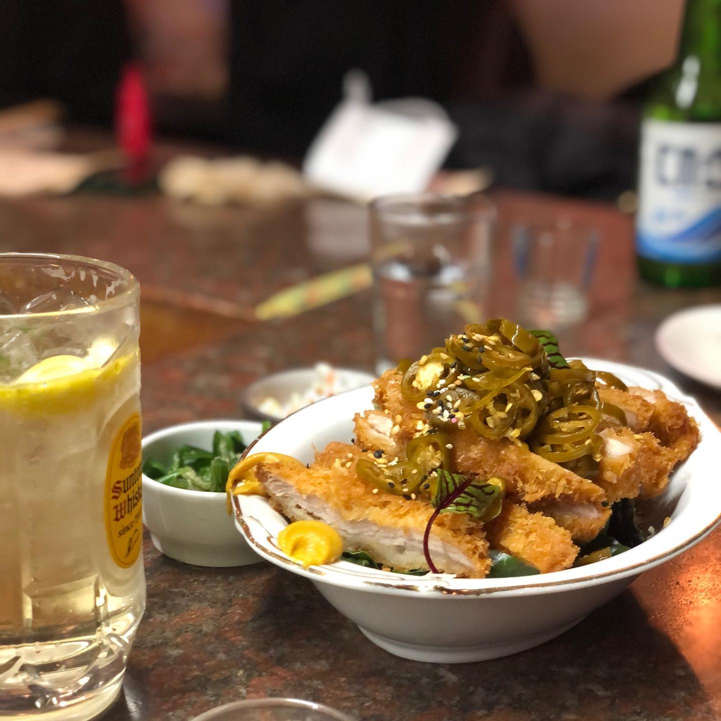 믿고 가는 뭉치픽 맛집😋!!!
찐으로 애정하는 튀김맛집 이자카야랍니당💗
#방배동카페골목 에 있는 #미테이 인데요

✨ 뭉치가 동네맛집으로 데려가준 곳! 먹자마자 "존맛🤩" 을 외쳐버렸지 모예욤? 가고 싶은 곳을 물어보면, 고민없이 "미테이!"를 외치는... 저의 원픽이에요-❣️

✨ 특히 좋아하는 메뉴는 가지산도🍆!!
저는 분명 가지를 싫어하는데 미테이 가지산도는 맛있어서 계속 먹게 된다구요~~ 끊을 수가 없다구요~~(੭•̀ᴗ•̀)੭ 
국가가 허락한 마약..(⸝⸝- ̫ -⸝⸝)ෆ⃛
중국집에서 파는 그런 가지튀김이 아니니 꼭 먹어보셨음 좋겠어요,,🍆🍆

✨ 트러플오일감튀, 에비가츠산도(새우튀김샌드위치)도 정말 맛있어요😋💛
사장님이 혼자 주방요리를 다 하시기 때문에 맛의 기복도 없다보니 자신있게 추천하는 이자카야랍니당! 둘이 가서 메뉴 3개 뿌신적도 있는...☆

✨ 뭉치는 동네 친구들하고도 자주 갔다구 하더라고욤! 테이블 많지 않은 소소한 분위기예요. 퇴근 후 담소 나누기에도 제격이랍니당! 뭉치야 또 가장...🥰

#방배동맛집 #이자카야