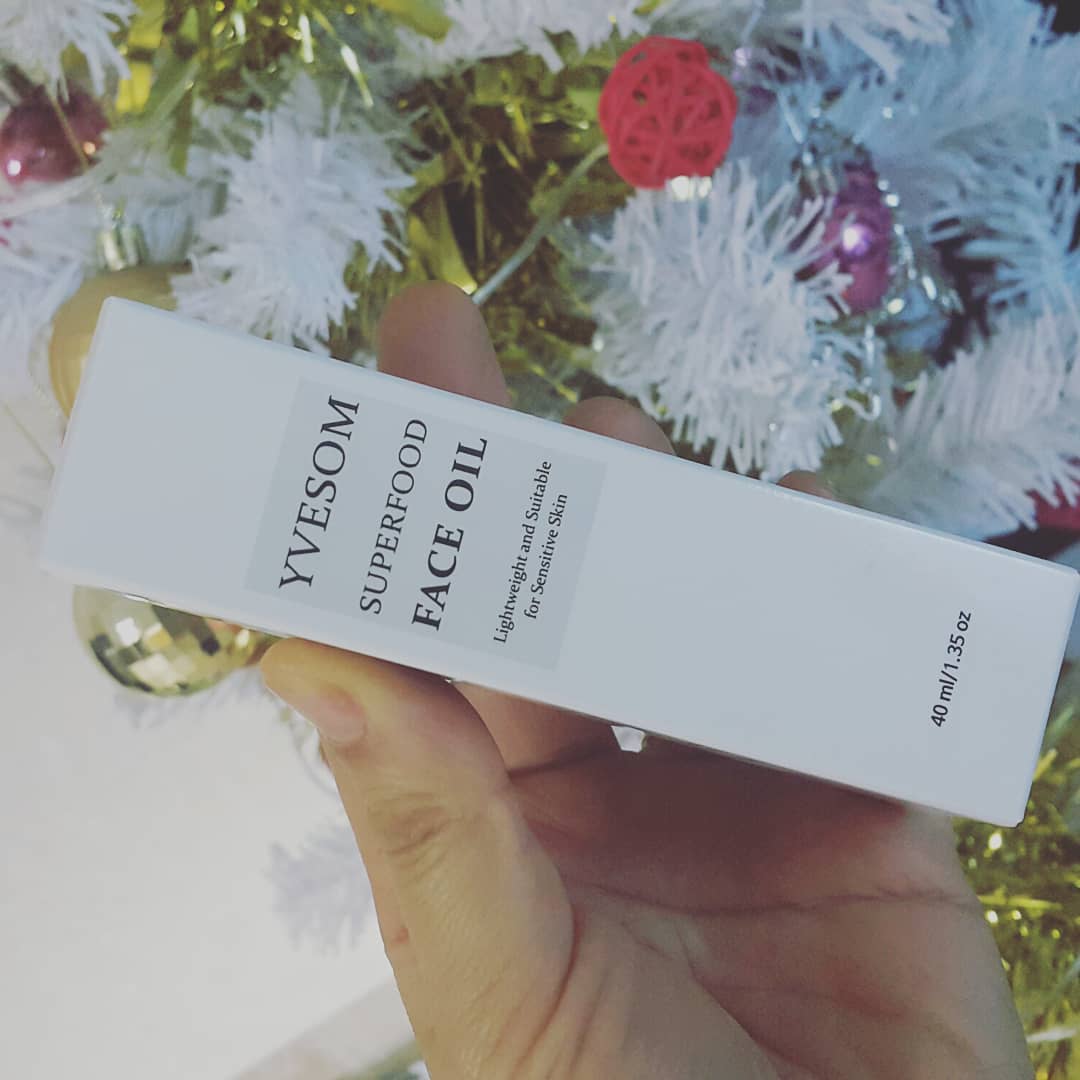 박해경 on Instagram: “입솜 페이스오일 건조한겨울철 보습템 이로구나 
아이들과 함께 바르고 좋고 촉촉하고 생기돌게 해주는 페이스오일 윤광피부만들기 잇템이죠 
#입솜페이스오일 #겨울철보습템 #예뻐지기 #에센스오일 #입솜 #페이스오일 #온가족오일”