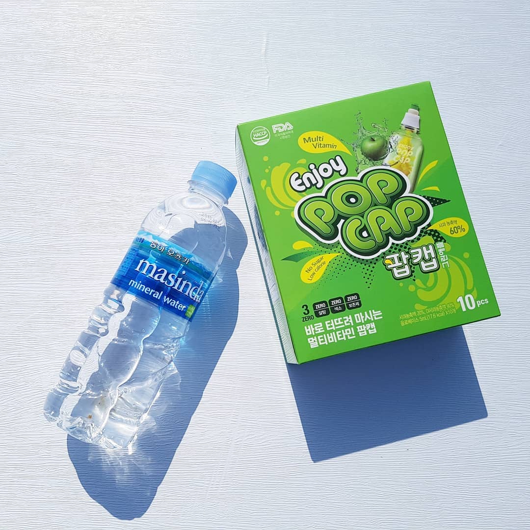 김은정 on Instagram: “#팝캡 . . 하루 팝캡하나로 8가지비타민을 섭취할수있어용 무색소 무설탕 무첨가물 🙂🙂🙂 안심하고 섭취할수있답니다 😎 . 방부재도없구 영양보존이잘되서 더좋은 팝캡 😙😙😙 . 맛있어서 계속찾게되는건 안비밀😁 . . #비타민워터 #비타민음료 #팝캡…”