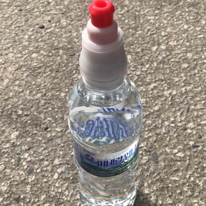 야걸 on Instagram: “팝캡 비타민 워터!
촬영중 비타민보충 ㅋ
언제어디서나 터트려 먹으면,
개꿀 ㅋㅋㅋㅋㅋ
저칼로리 다이어트 음료 !!!
하다하다 이런거 까지 먹습니닼ㅋㅋㅋㅋㅋㅋㅋ
다이어트는 계속된다 쭈욱!
#무설탕 #무색소 #비타민워터 #마시쪙”