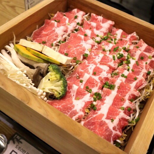 대학로 혜화 맛집. 도토리 편백집 대학로점