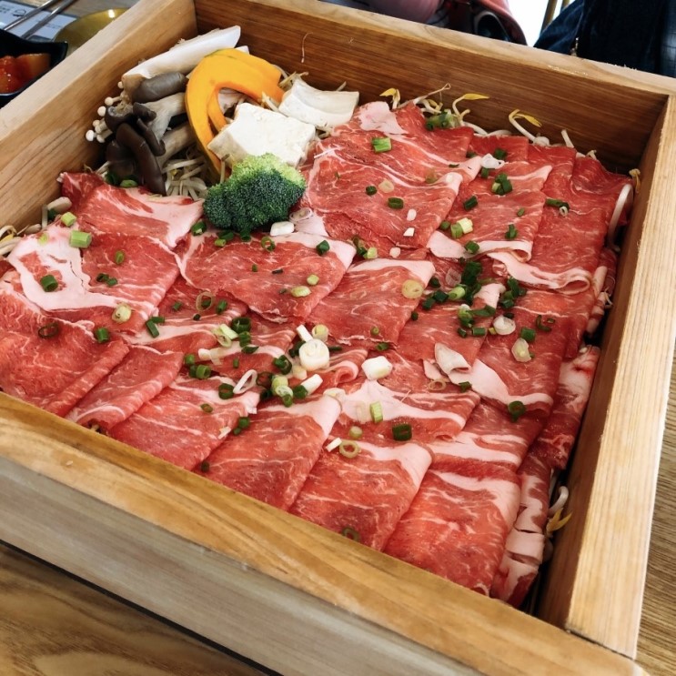 혜화맛집 도토리편백집에서 편백찜이랑 돈부리 먹고 왔어요 ! ♡