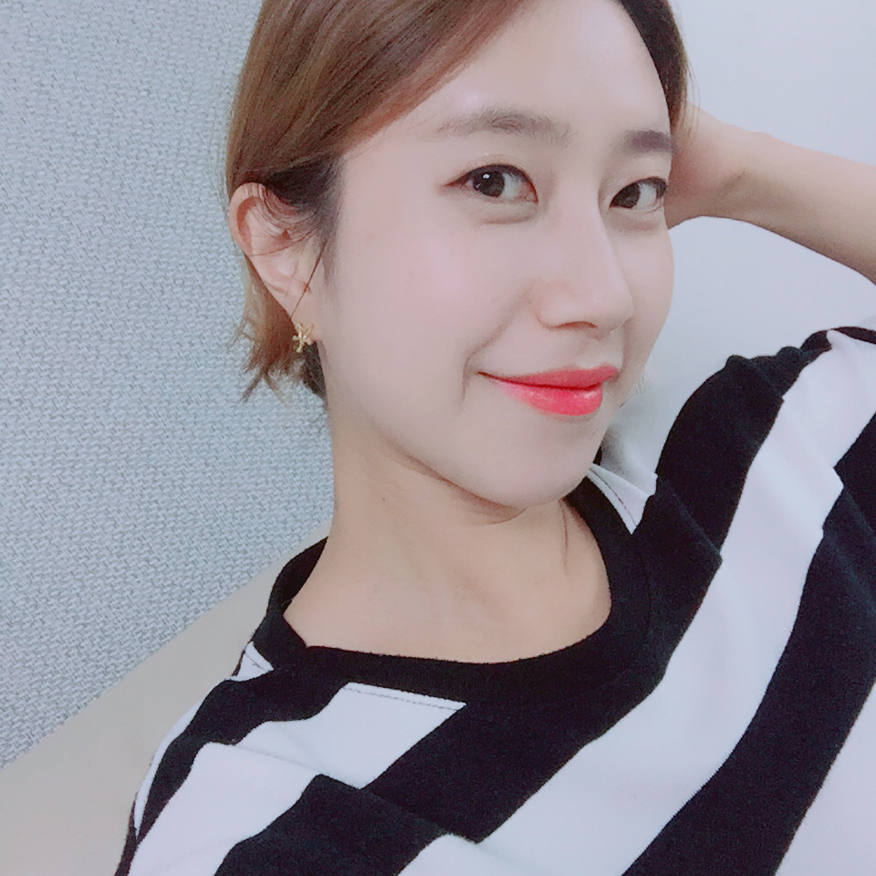 💗패카뷰 on Instagram: “#수앤수 #럭키백 #당첨 !😉
덕분에 예쁜 #귀걸이 5개를 득템했네요💕
골라서 착용하는 재미가 더해진다는~
하나같이 다 예쁨
.
.
.
#쥬얼리#악세사리#셀스타그램#셀카#귀걸이스타그램#셀프카메라#selfie#패션#패션스타그램”
