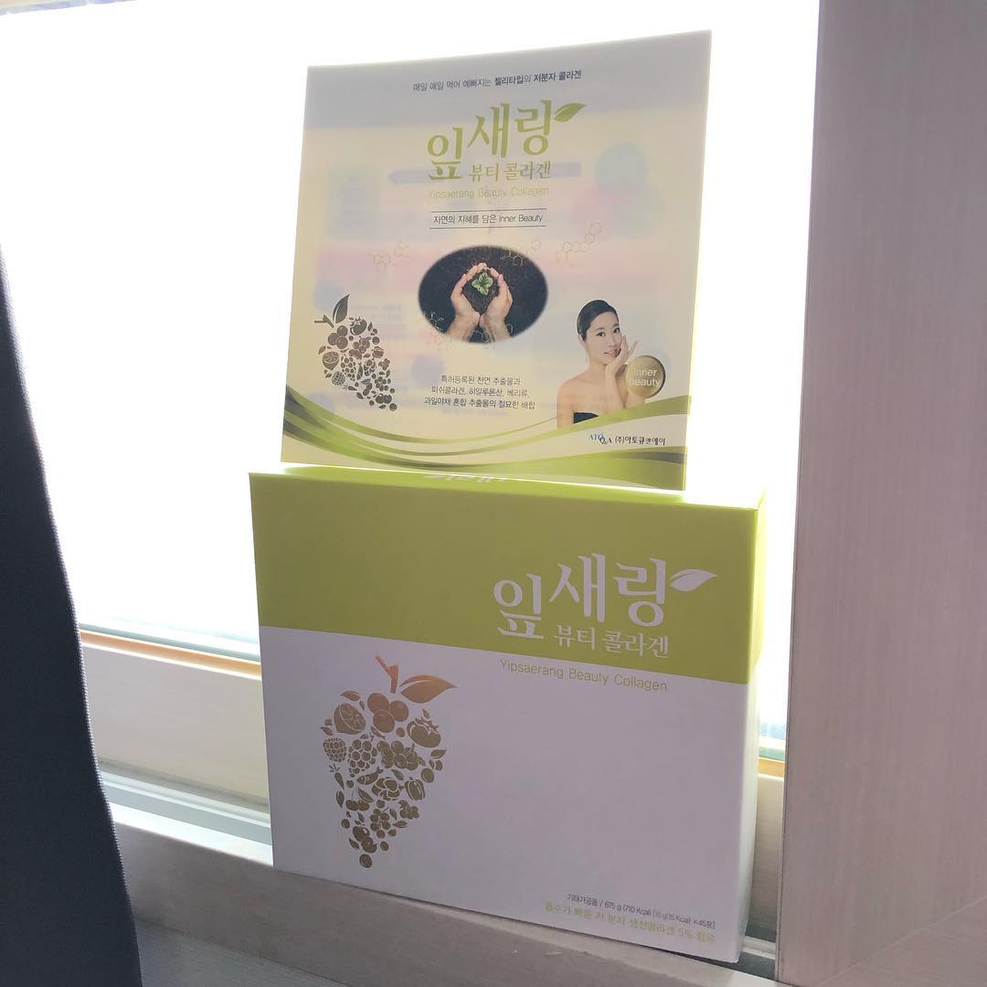 눌리 on Instagram: “언제 어디서든 쉽게 먹을 수 있는 #먹는뷰티콜라겐 💚 맛도 맛있어서 한번에 여러개 섭취 주의....🥺 바르는 것도 좋지만 먹는 게 훨씬 효과 좋아용 #잎새랑뷰티콜라겐 !! 먹는걸로도 열심히 #수분충전 해줍시당✨ . . . . . #beauty #뷰티…”