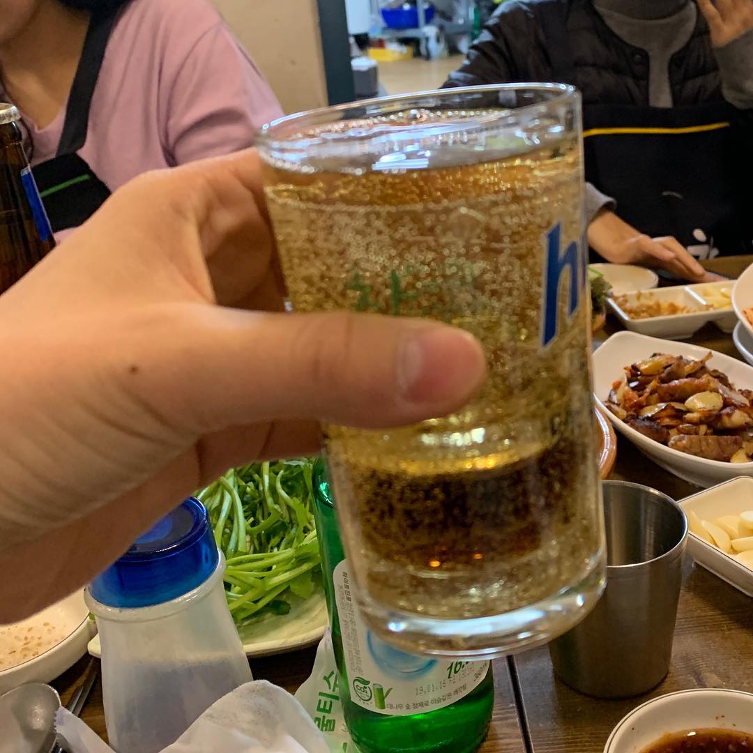 @loveseonu on Instagram: “술만 마시면 홍익인간 되시는 친구들 모여랏 #고진감래주 ㅎㅎ  요구르트 맛 캔디로 달콤하게 숙취해소하자~!! 강남미인 은우가 수줍게 건네던 그것!!! 맞아요~~ #강남미인 #차은우 #임수향  #grn #지알엔 #grn지금부터안티이불킥…”