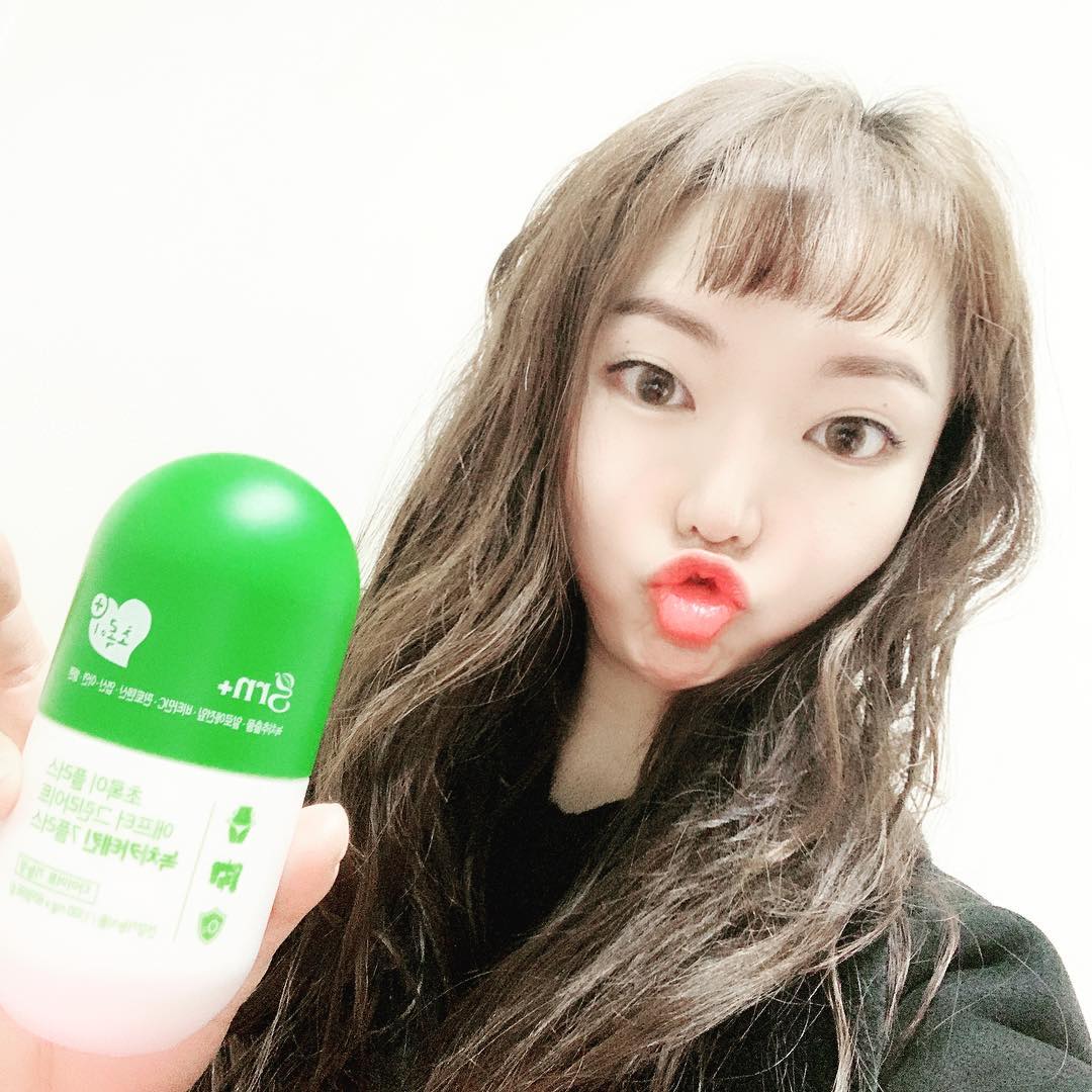 soly on Instagram: “#첫줄 안녕 . GRN에서 나온 업그레이드 분홍이초록이먹어봄 . 옛날에 한번 먹어봤었는데 업그레이드 됐다고해서 먹어봄 . 일본가기전부터 너무 많이 처먹어서 살쪄서 먹기 시작했는데 일본가고 식욕 폭발해서ㅋㅋㅋㅋ . 쨌든 먹으면서 뺄 수 있는 다이어트라…”