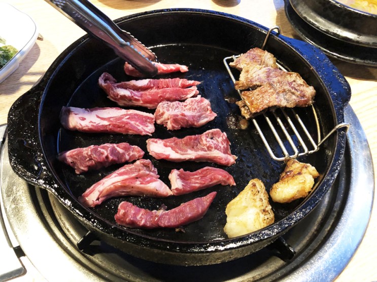 사당역 소고기 맛집! 모임하기 좋은 장소 '웃찾소'